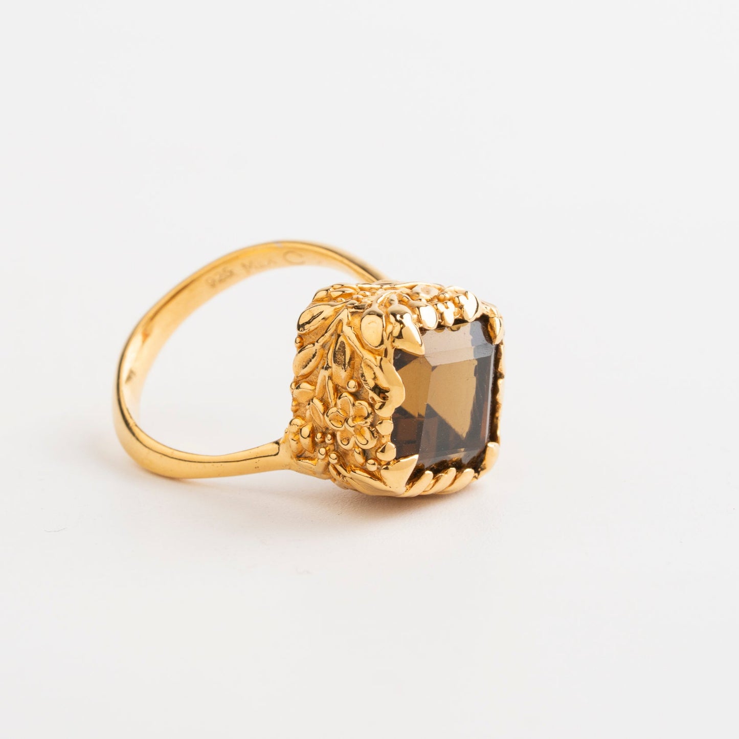 ANILLO JARDÍN DOS-CINCO: El Elixir Dorado del Alma