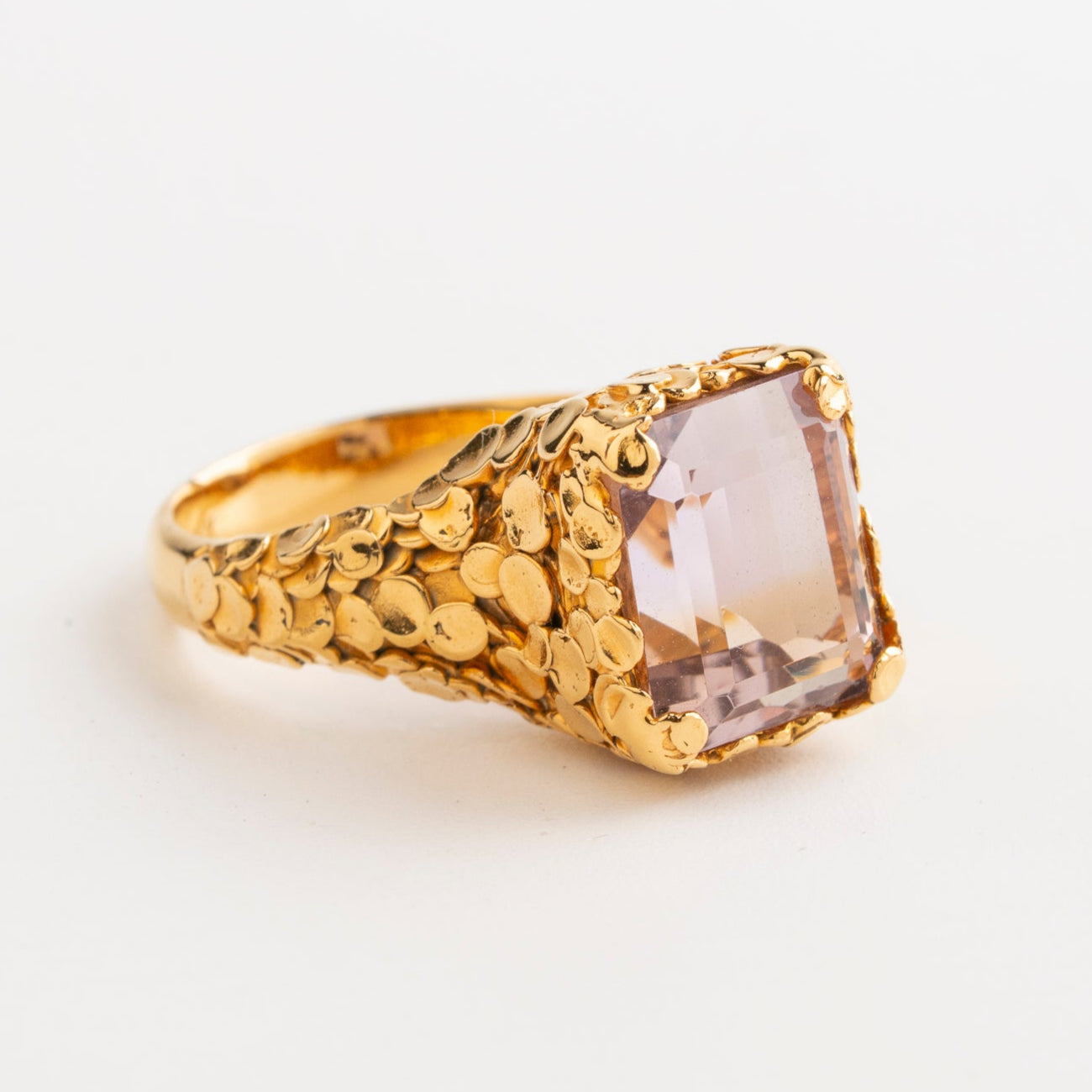 ANILLO CONFETTI AMETRINO: El Abrazo Místico del Alba