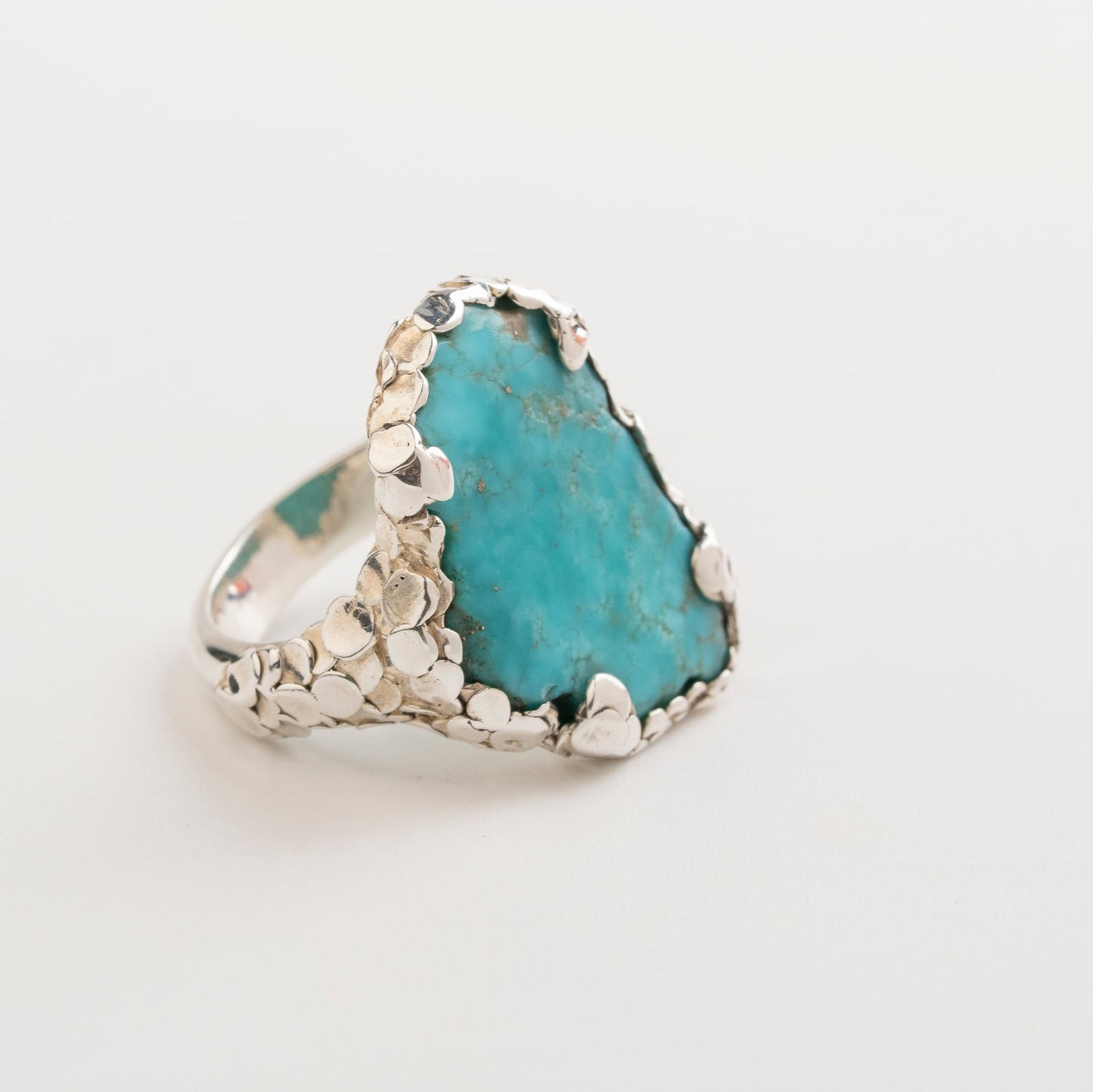 ANILLO CONFETTI TURQUEZA: El Cielo y la Tierra en tu Mano