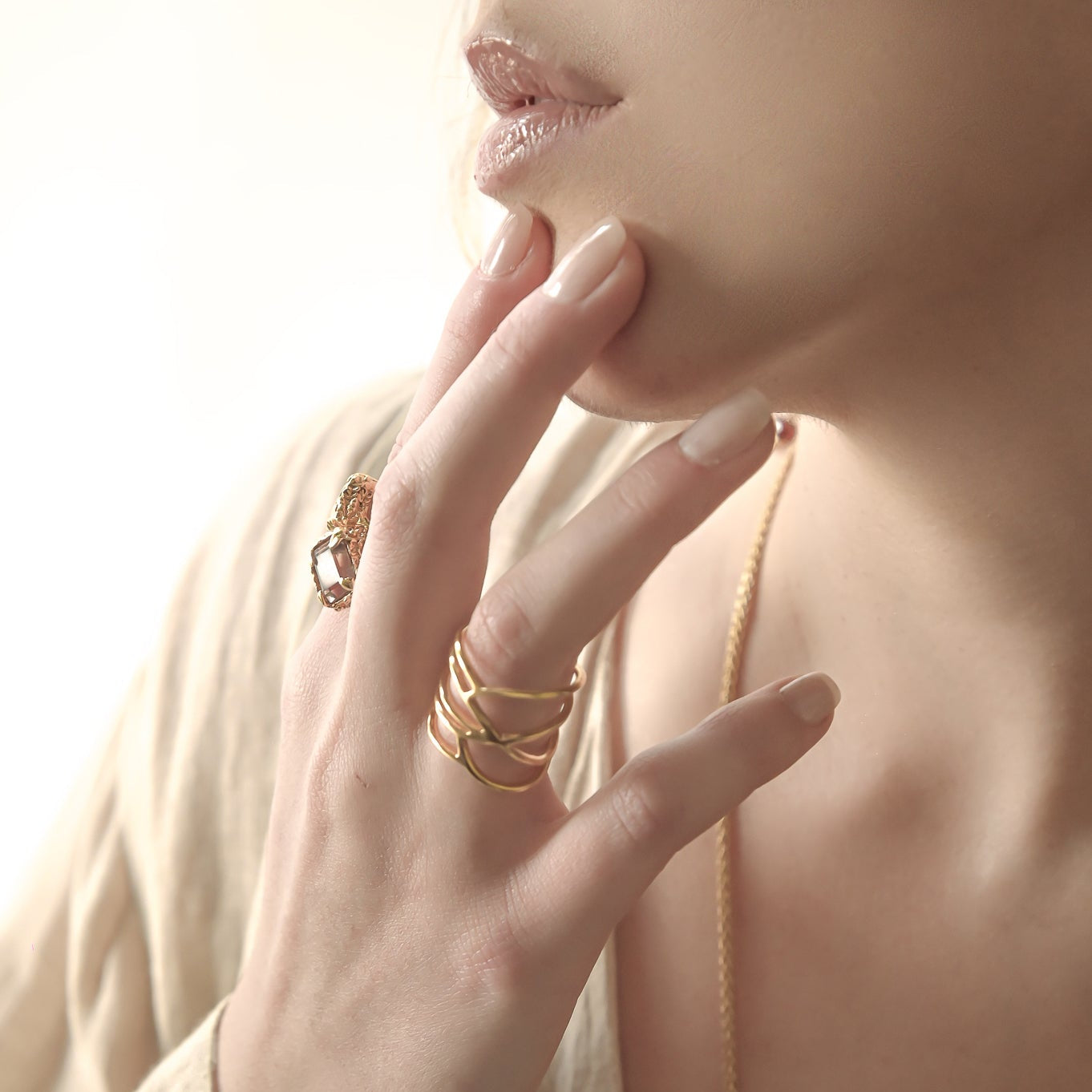 ANILLO ALA DE MARIPOSA ORO: El Susurro Dorado de la Metamorfosis