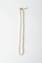 COLLAR PERLA DE LUNA EN SEDA AZUL: El Misticismo de las Aguas del Caribe