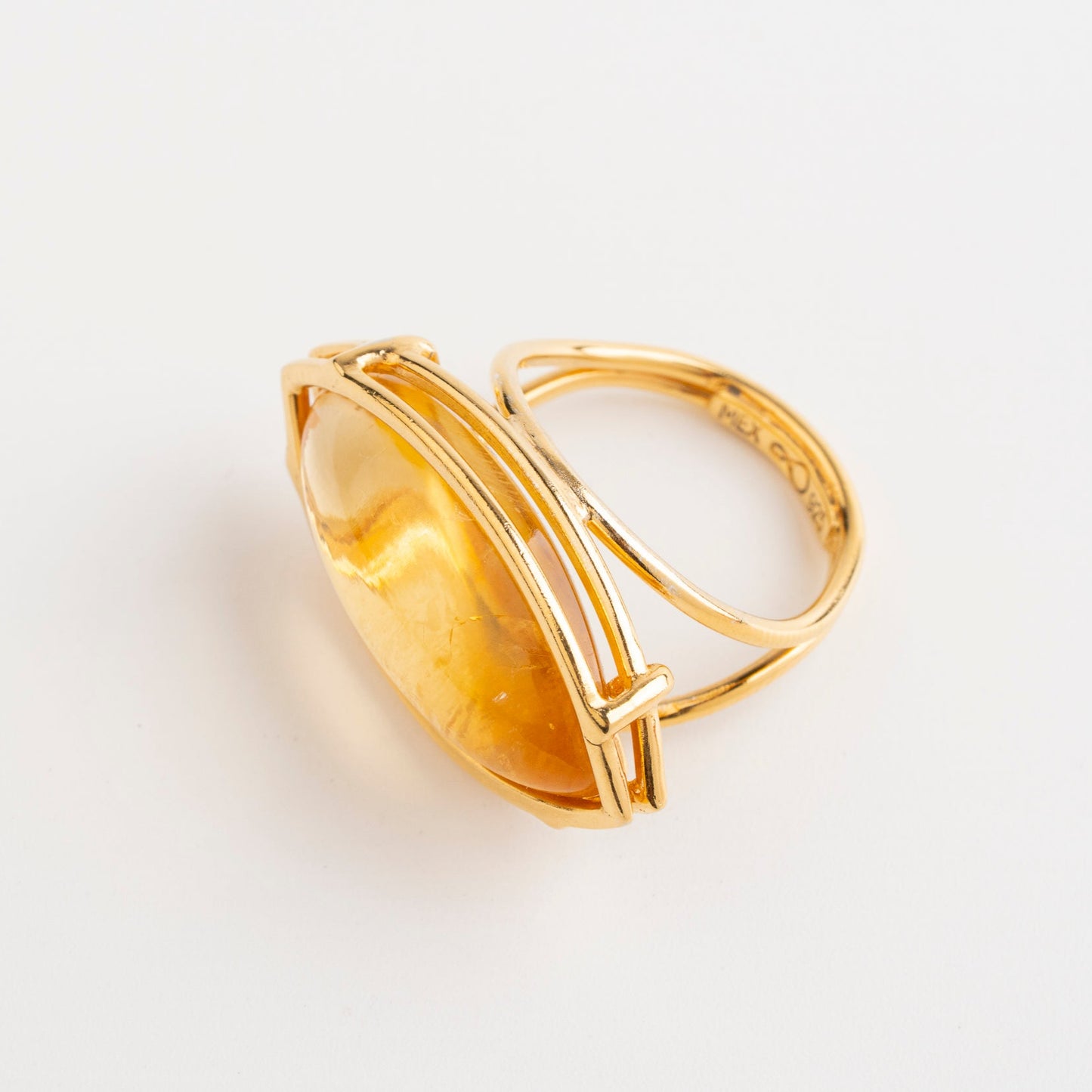 ANILLO MINIMALISTA: El Abrazo Dorado del Sol