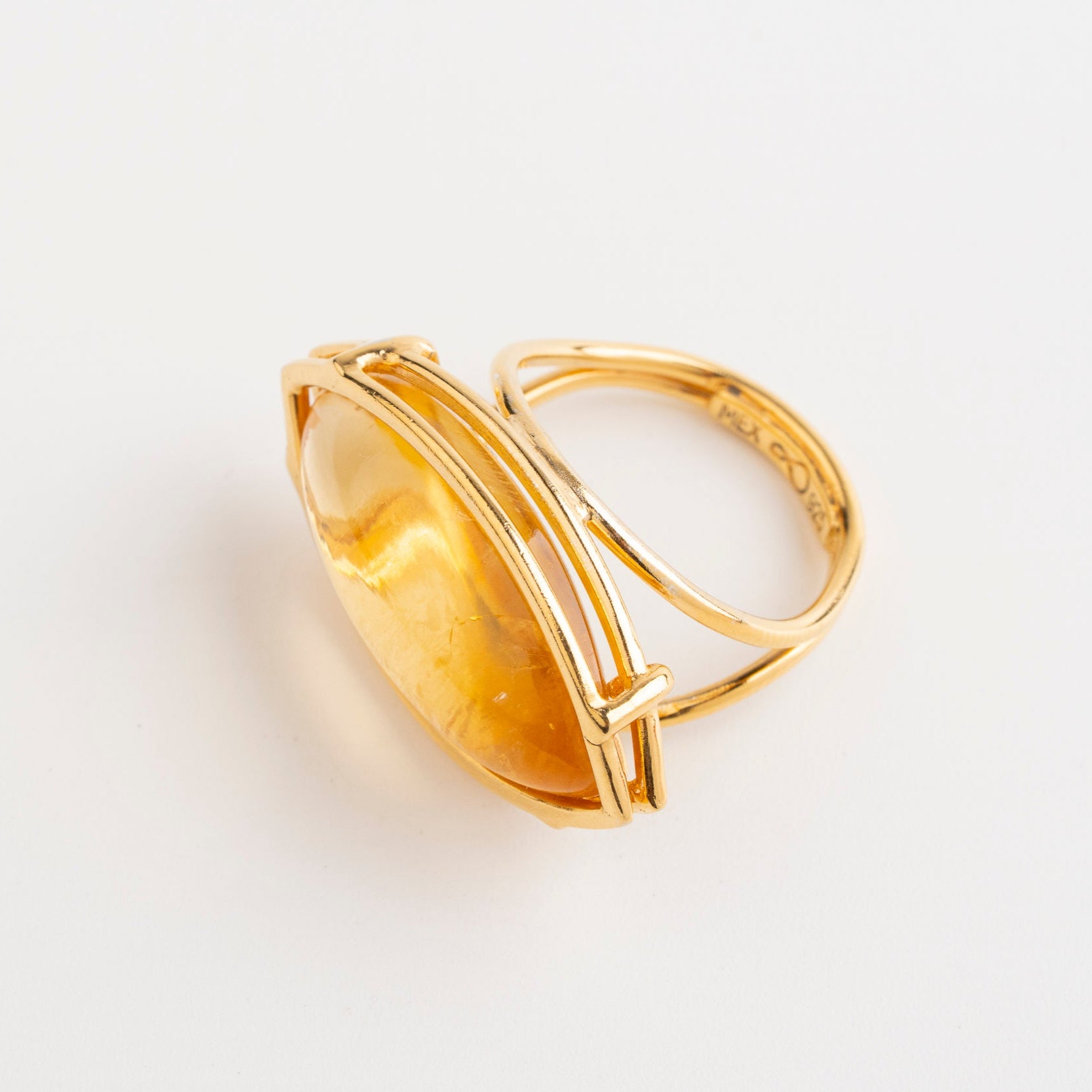 ANILLO MINIMALISTA: El Abrazo Dorado del Sol