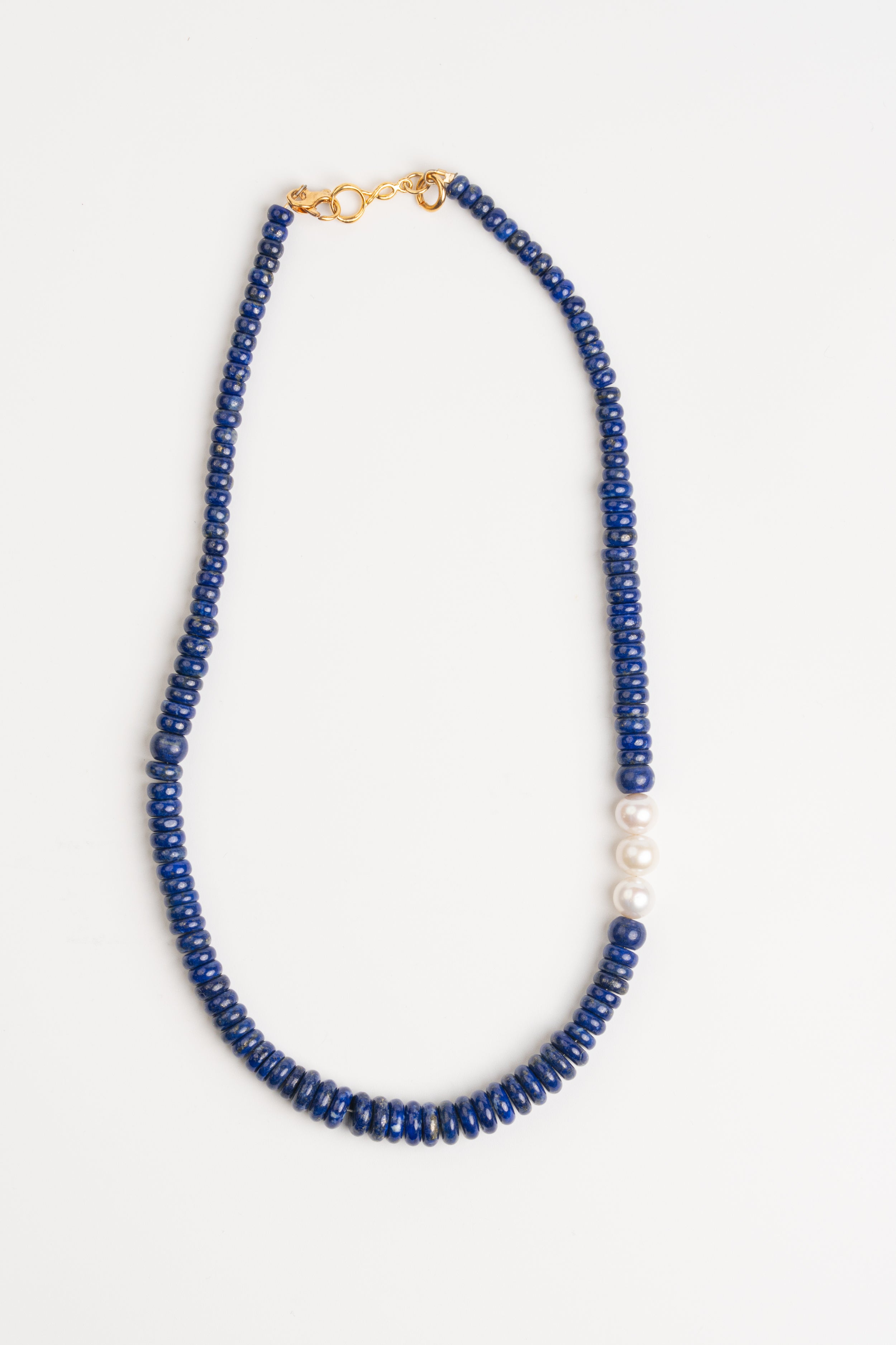 COLLAR LAPISLÁZULI CON PERLA: El Cielo de Medianoche y la Luz que lo Atraviesa