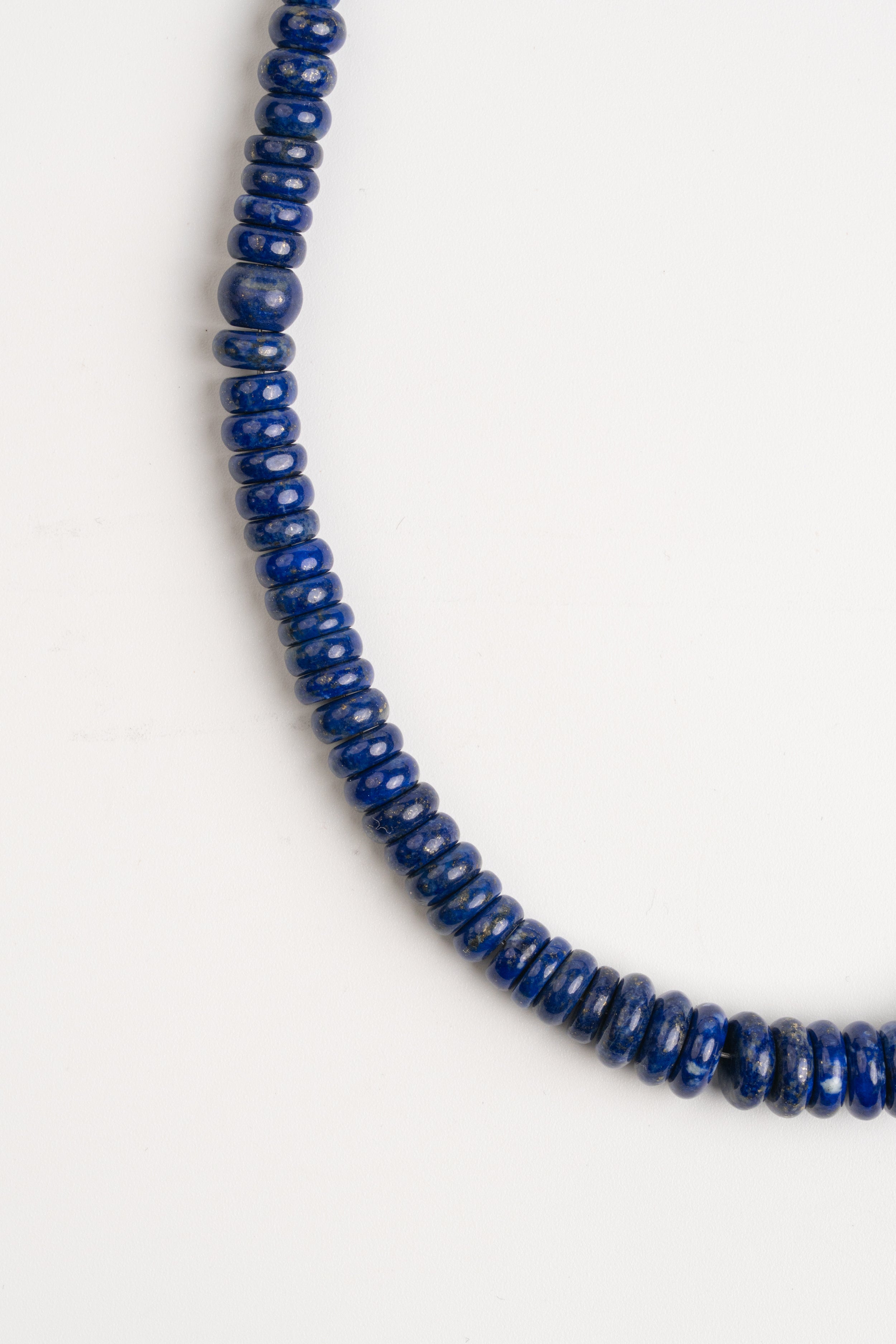 COLLAR LAPISLÁZULI CON PERLA: El Cielo de Medianoche y la Luz que lo Atraviesa