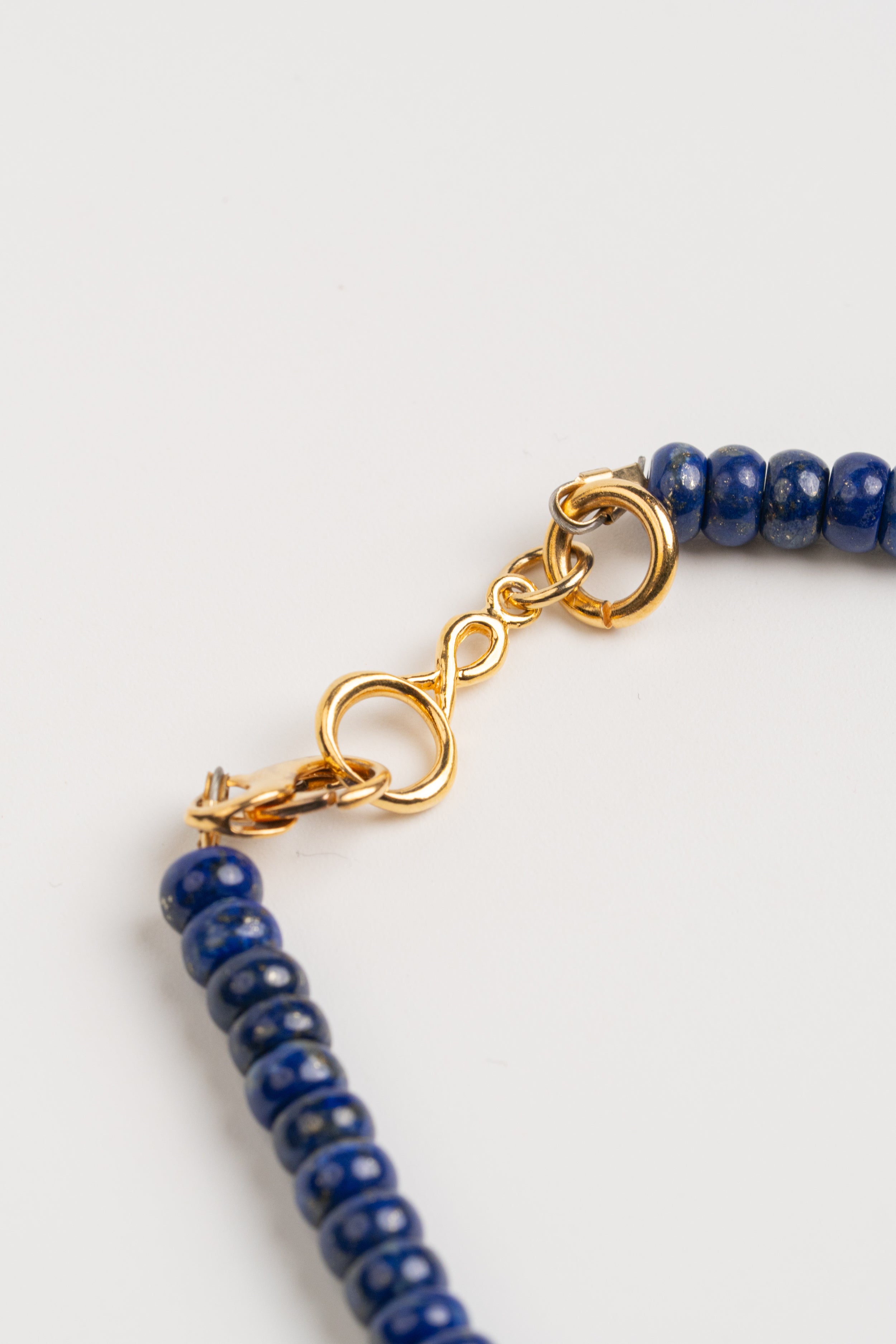 COLLAR LAPISLÁZULI CON PERLA: El Cielo de Medianoche y la Luz que lo Atraviesa