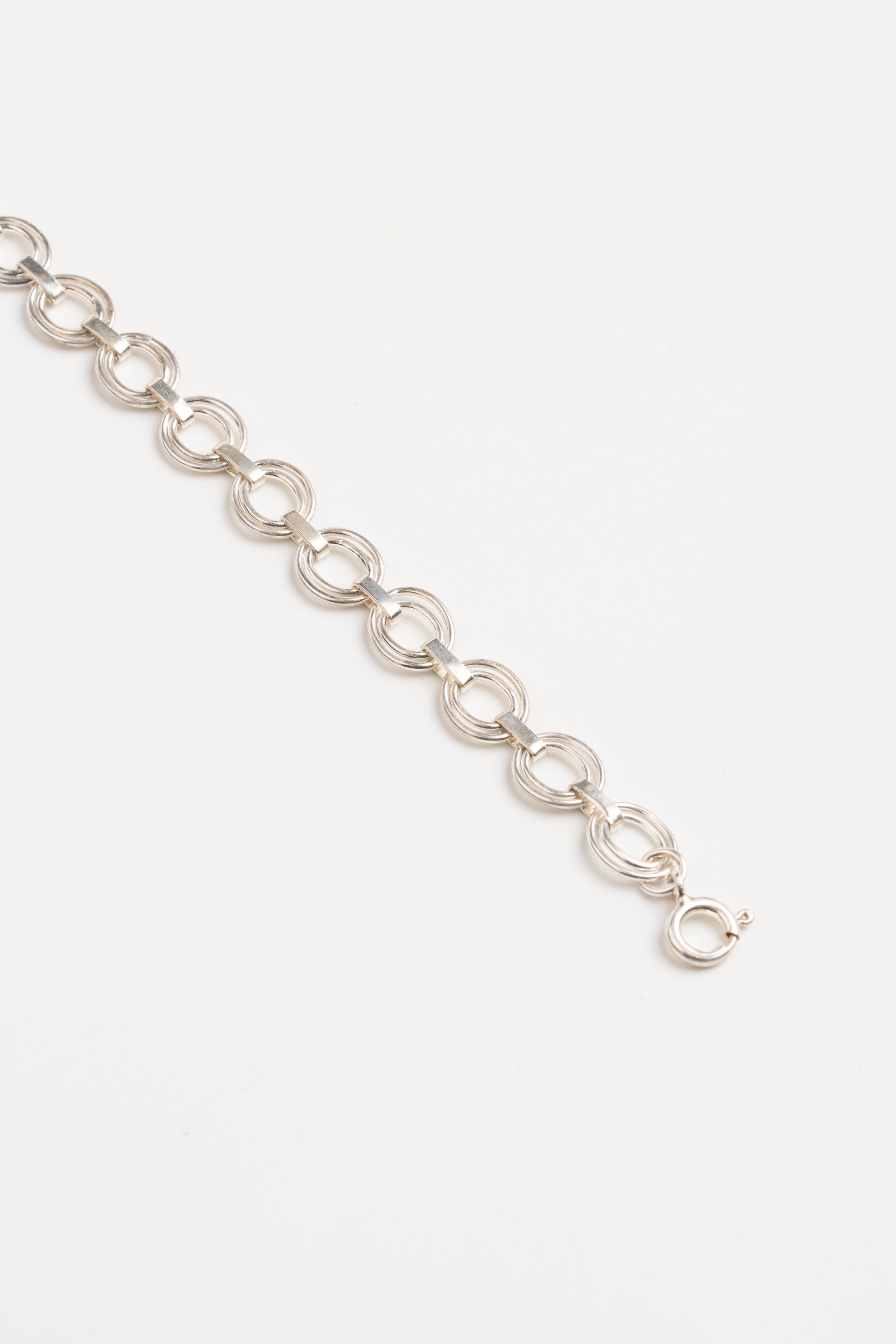 PULSERA OSCILACIÓN: El Movimiento Eterno de la Plata
