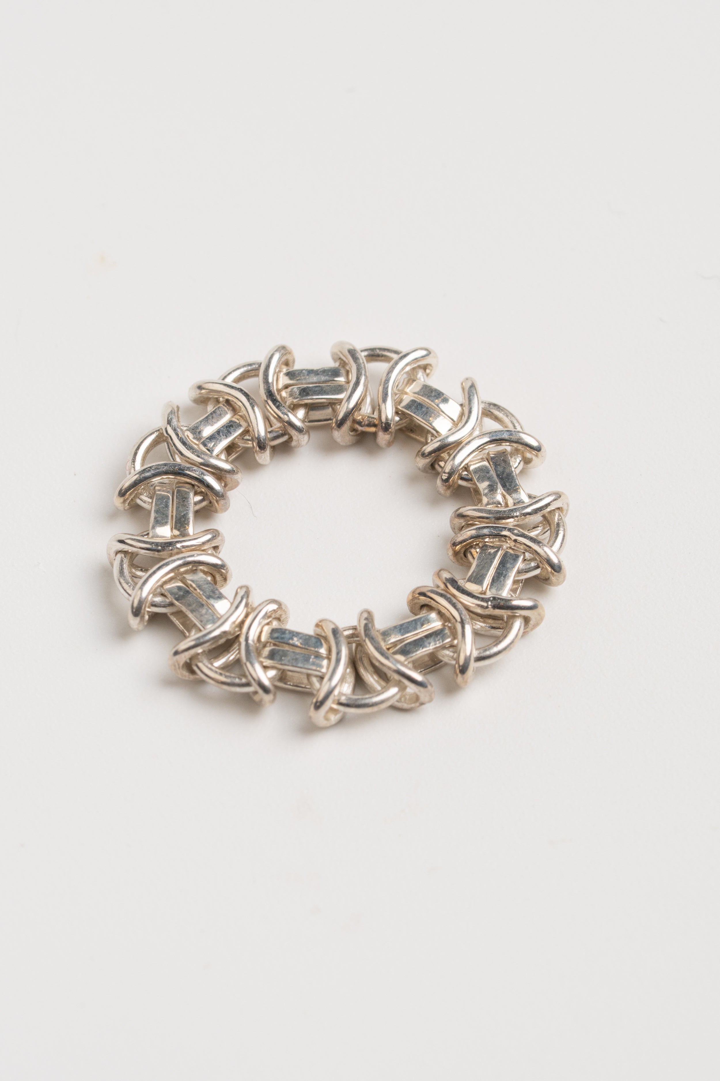 ANILLO JAPÓN PLATA: La Precisión que Rodea el Dedo