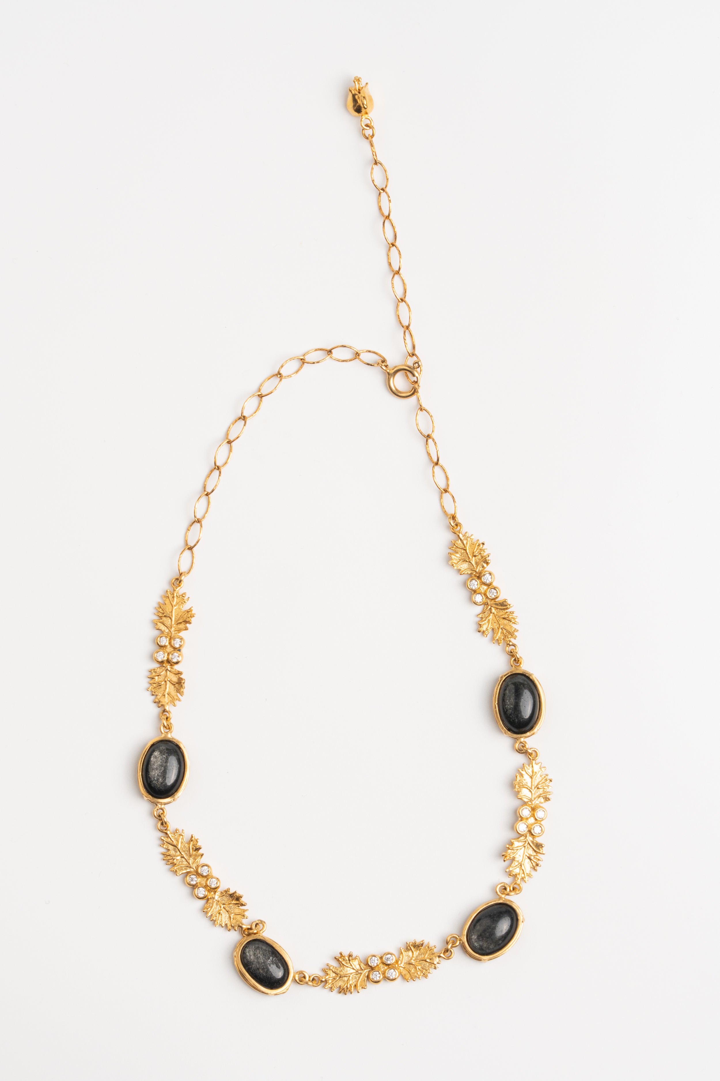 CHOKER OBSIDIANA DORADA: La Oscuridad que Decide Brillar