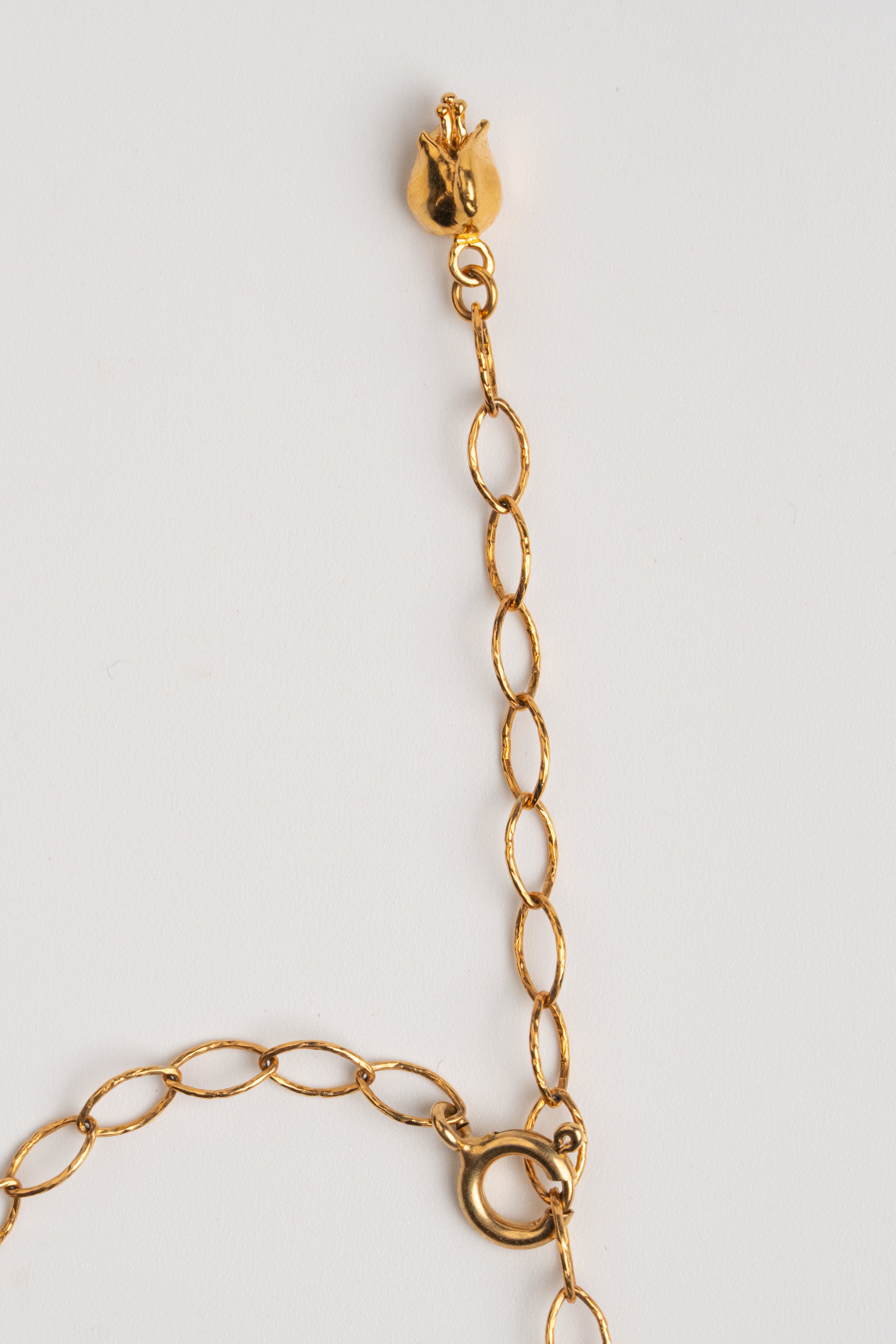 CHOKER OBSIDIANA DORADA: La Oscuridad que Decide Brillar