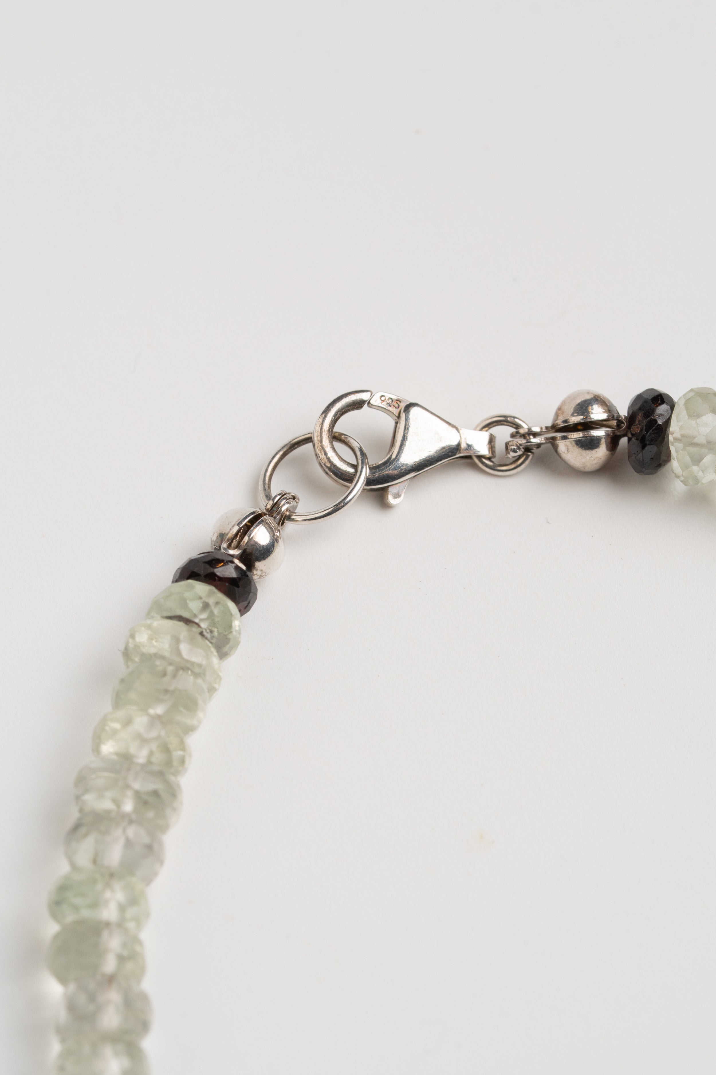 COLLAR AMATISTA MENTA CON GRANATE