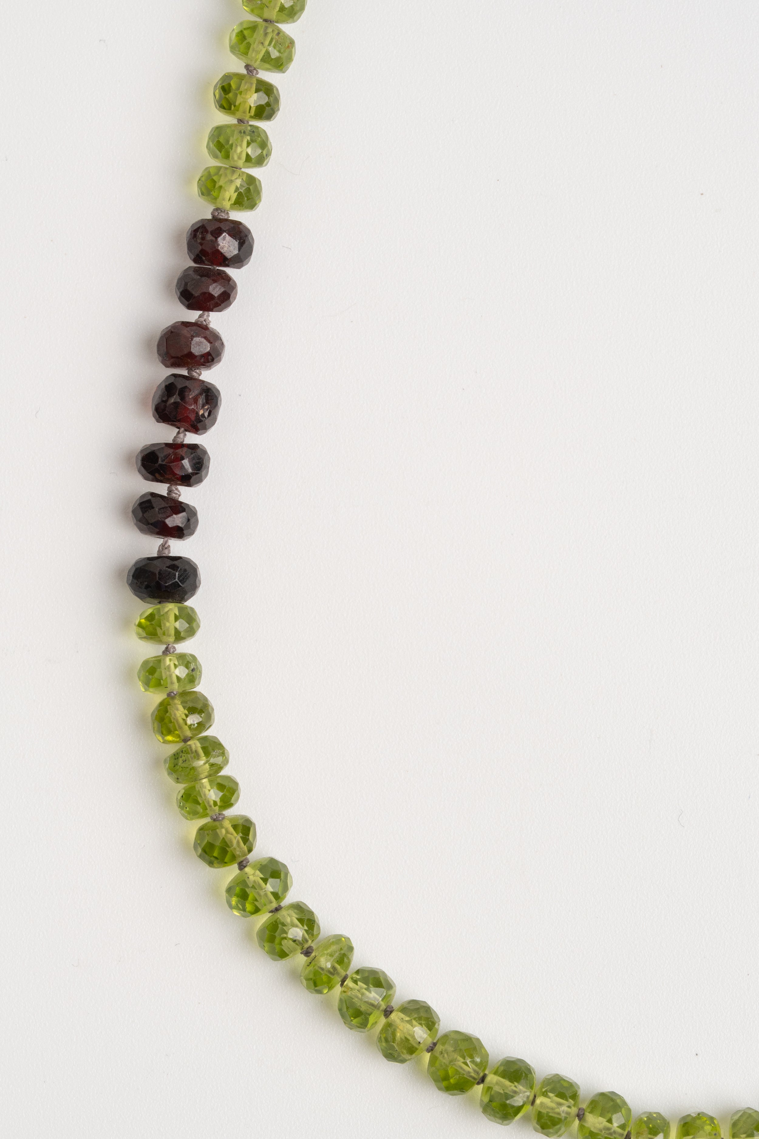 COLLAR PERIDOTO CON GRANATE FACETADO