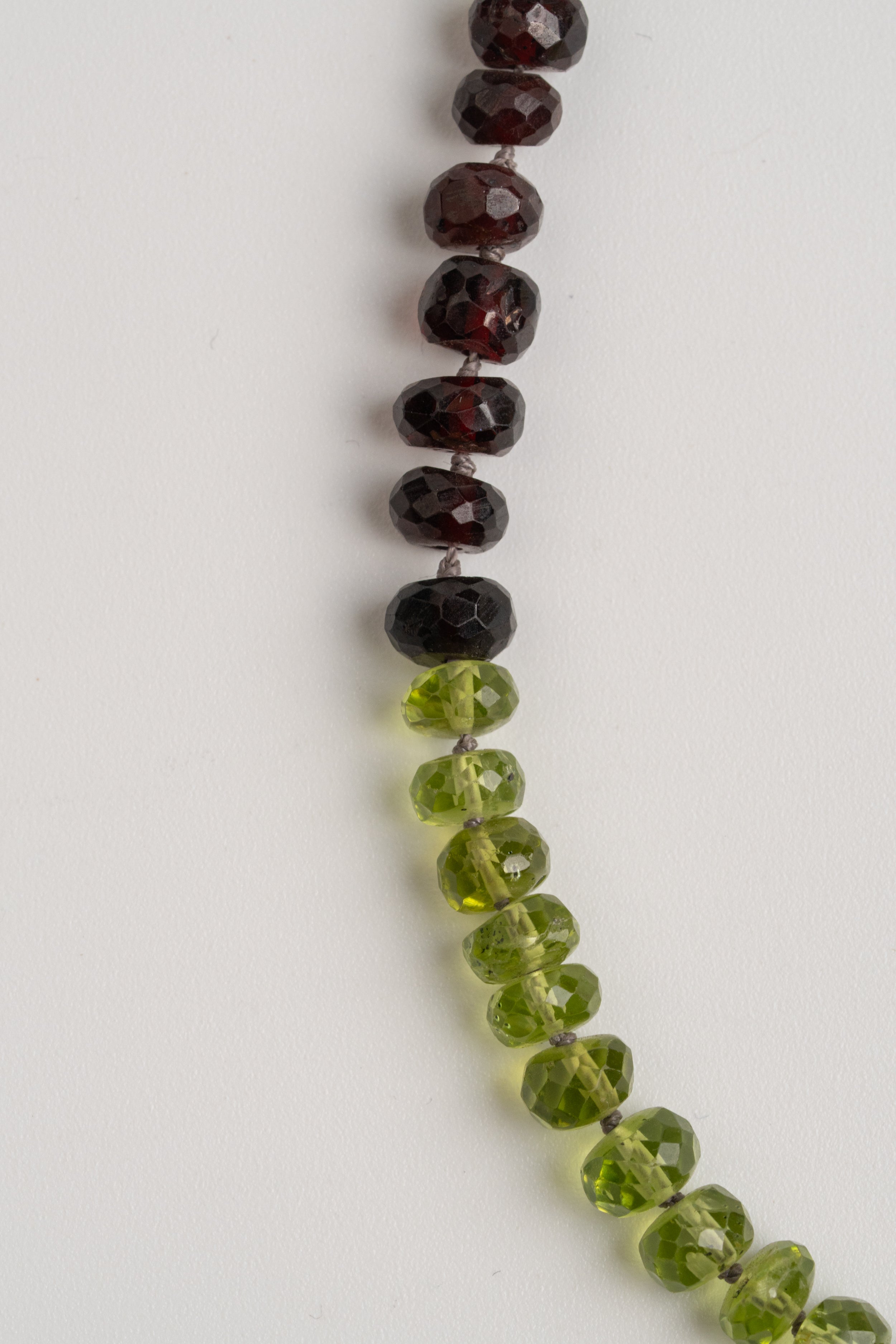 COLLAR PERIDOTO CON GRANATE FACETADO