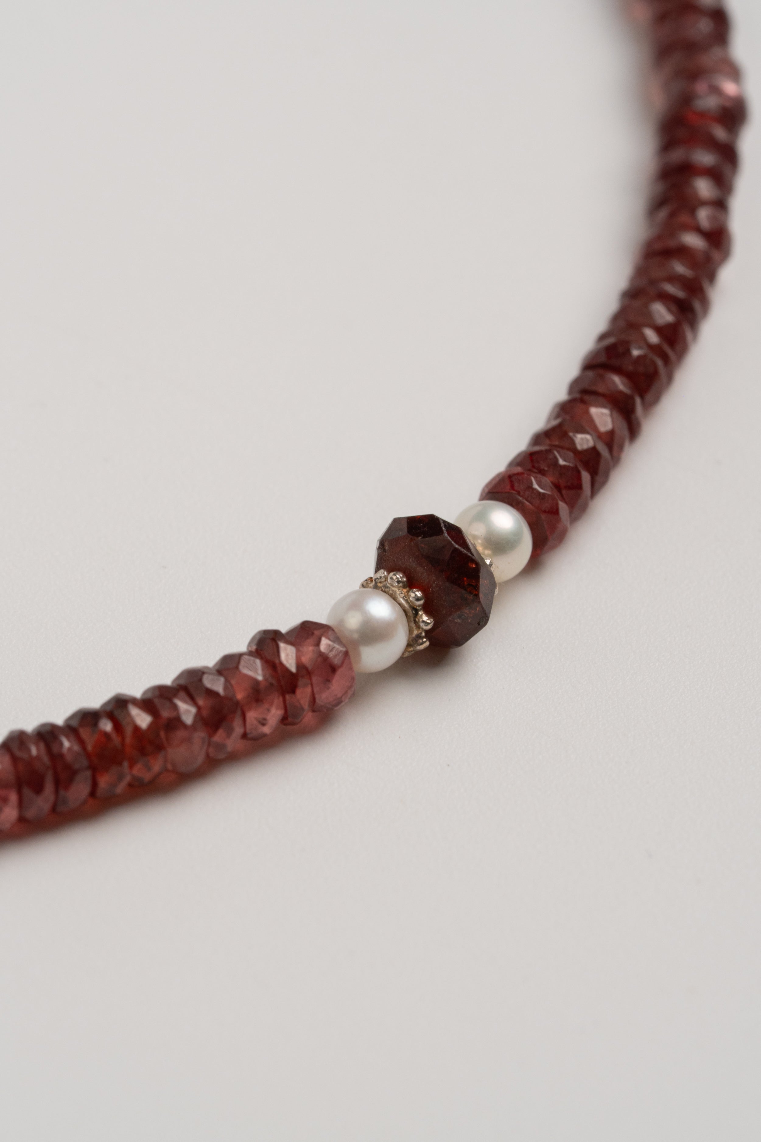 COLLAR GRANATE FACETADO