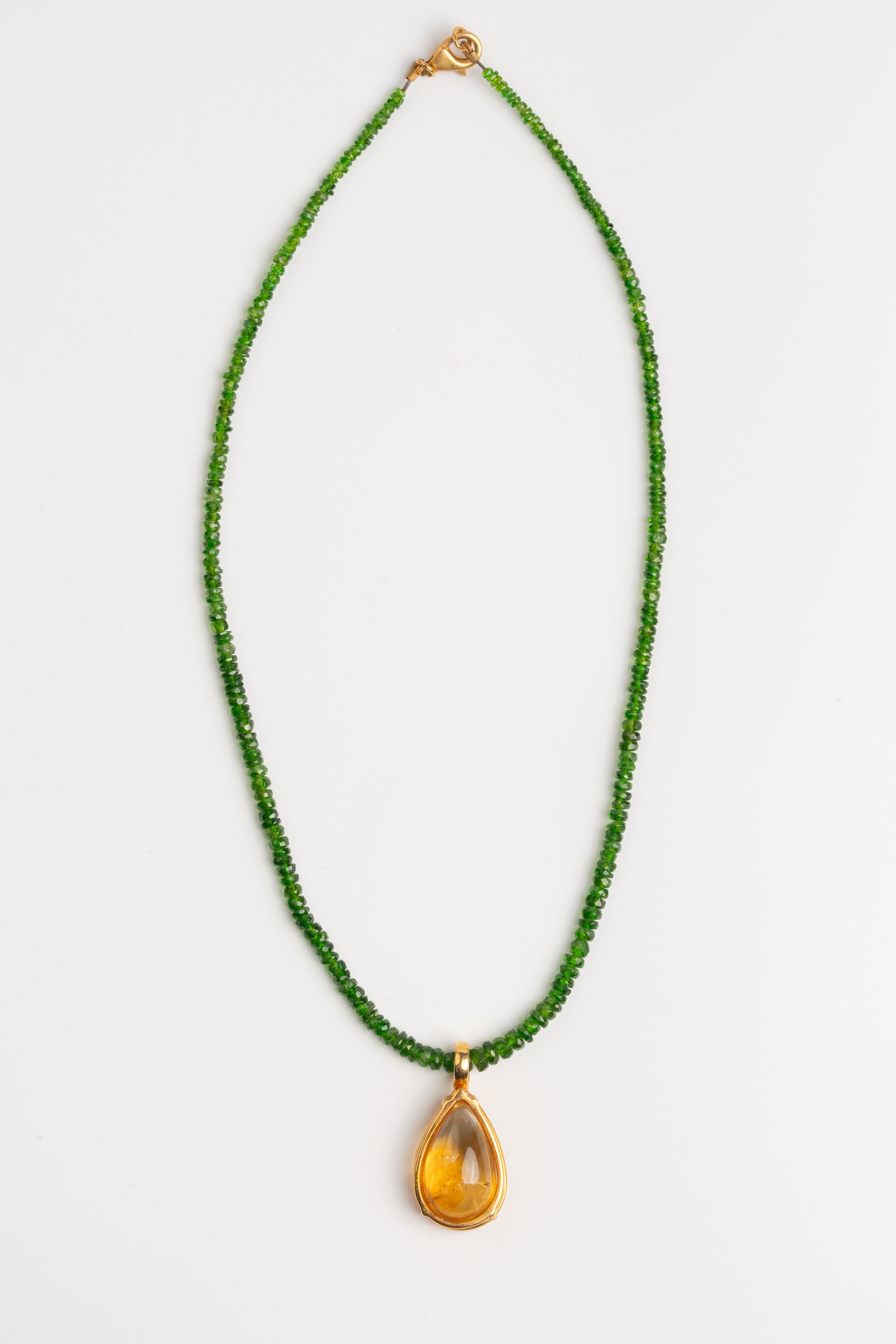 COLLAR DIOPSIDO DE CROMO CON GOTA DE CITRINO