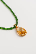COLLAR DIOPSIDO DE CROMO CON GOTA DE CITRINO