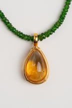 COLLAR DIOPSIDO DE CROMO CON GOTA DE CITRINO