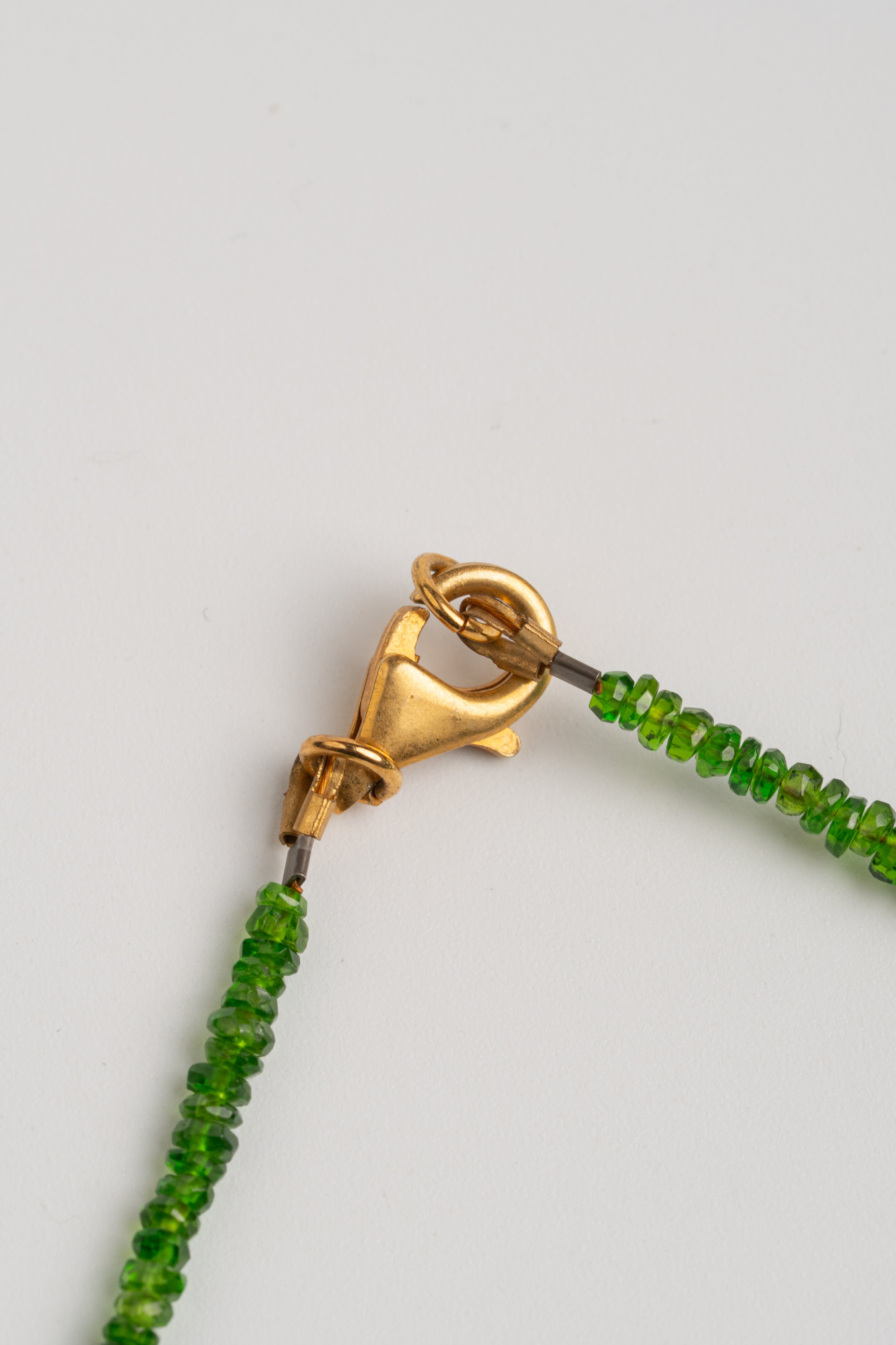 COLLAR DIOPSIDO DE CROMO CON GOTA DE CITRINO
