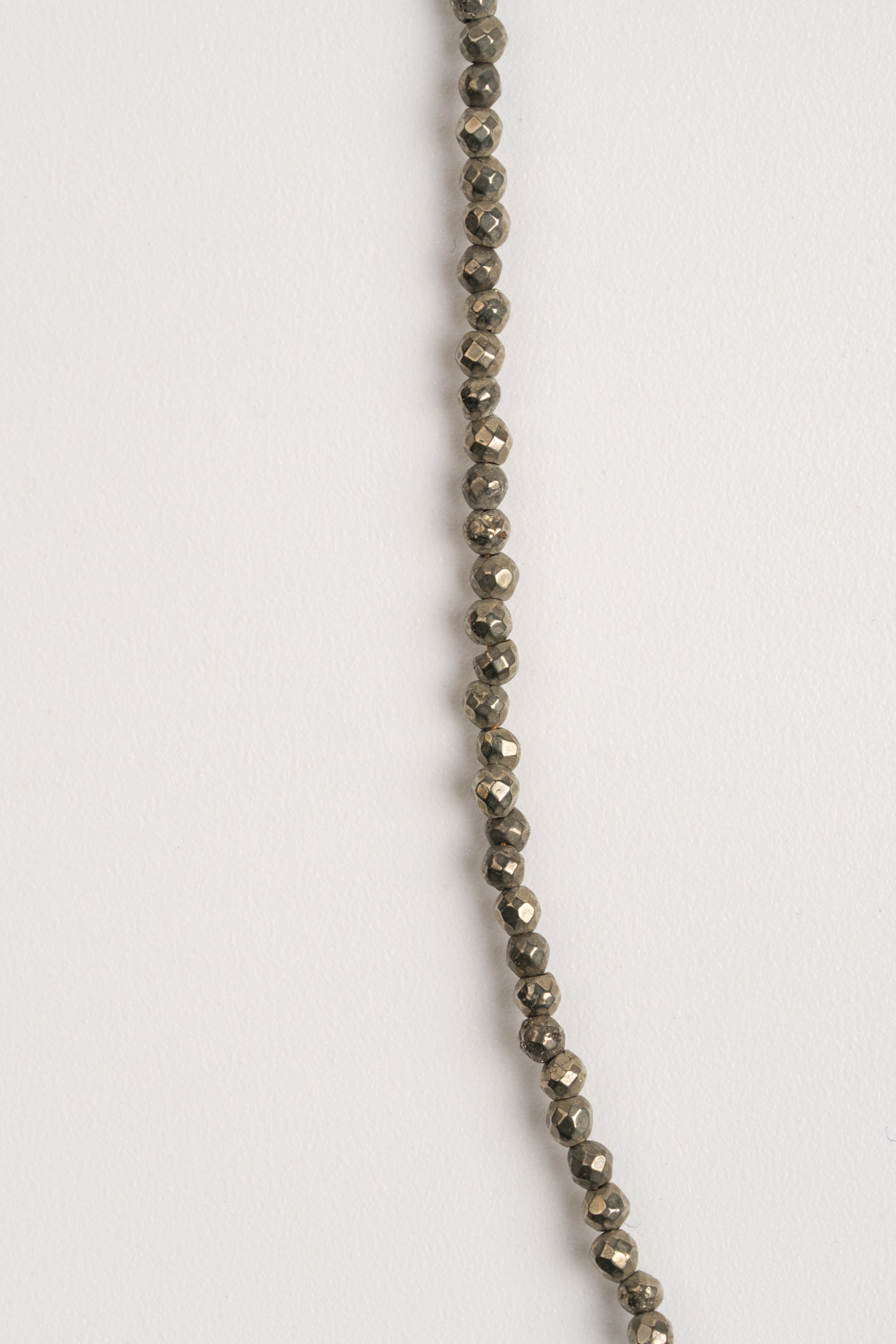 COLLAR PIRITA CON GRANATE