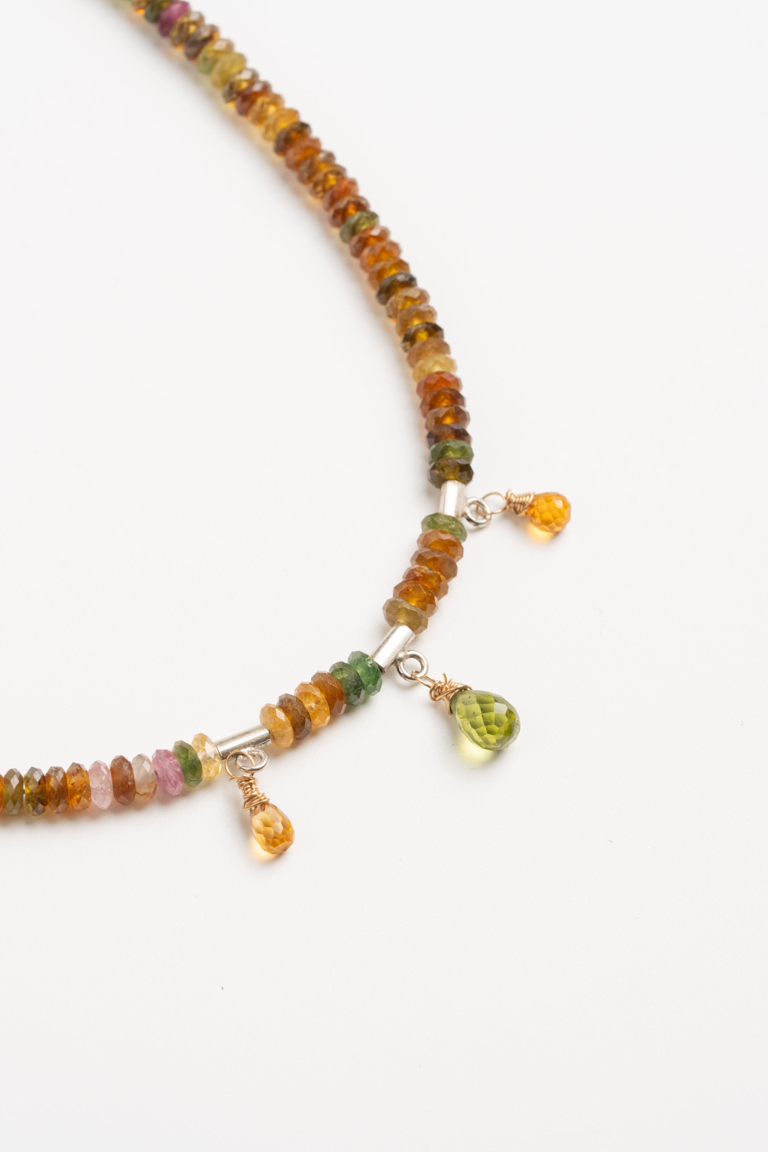 COLLAR TURMALINA CON PERIDOTO Y GRANATE FACETADO