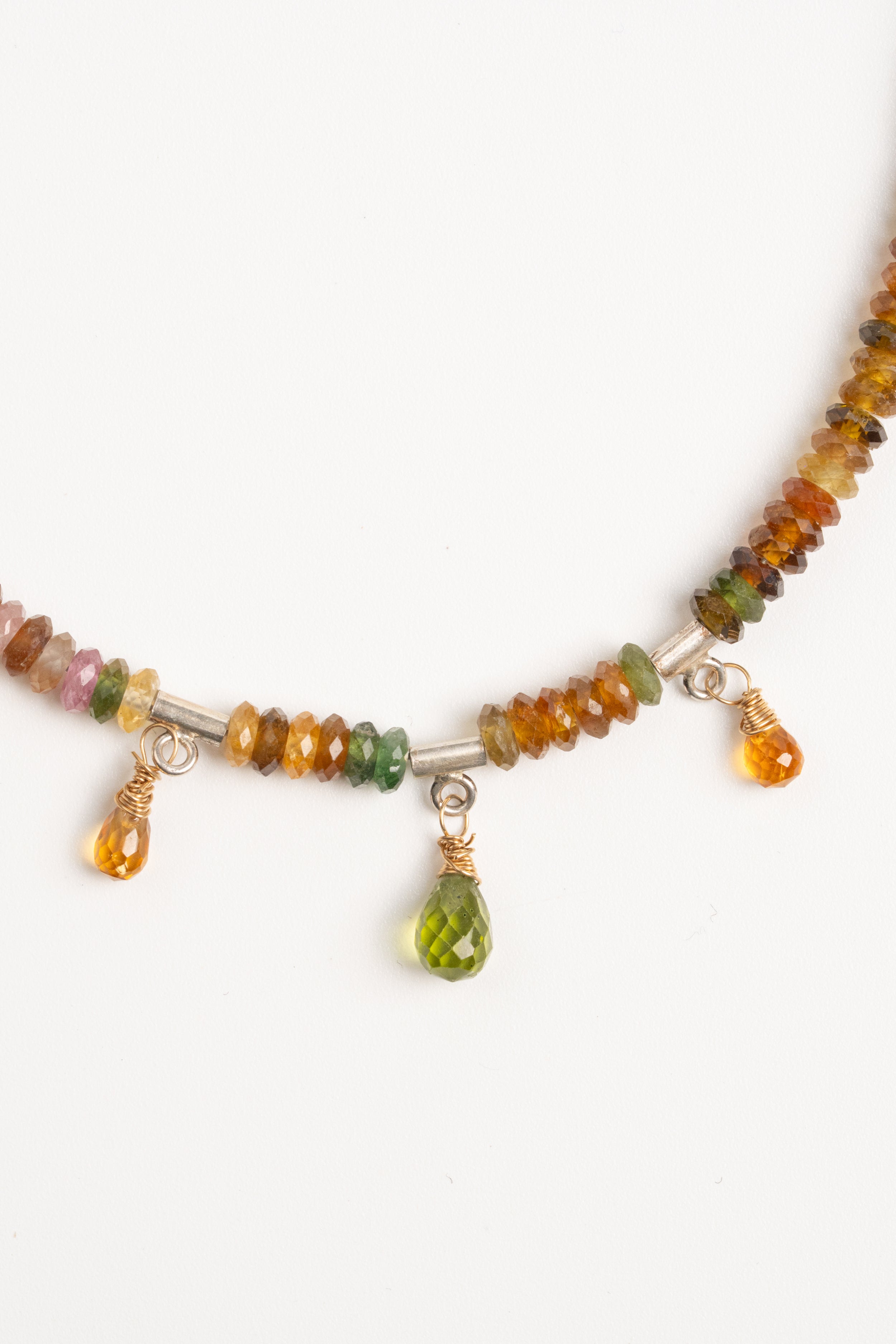 COLLAR TURMALINA CON PERIDOTO Y GRANATE FACETADO