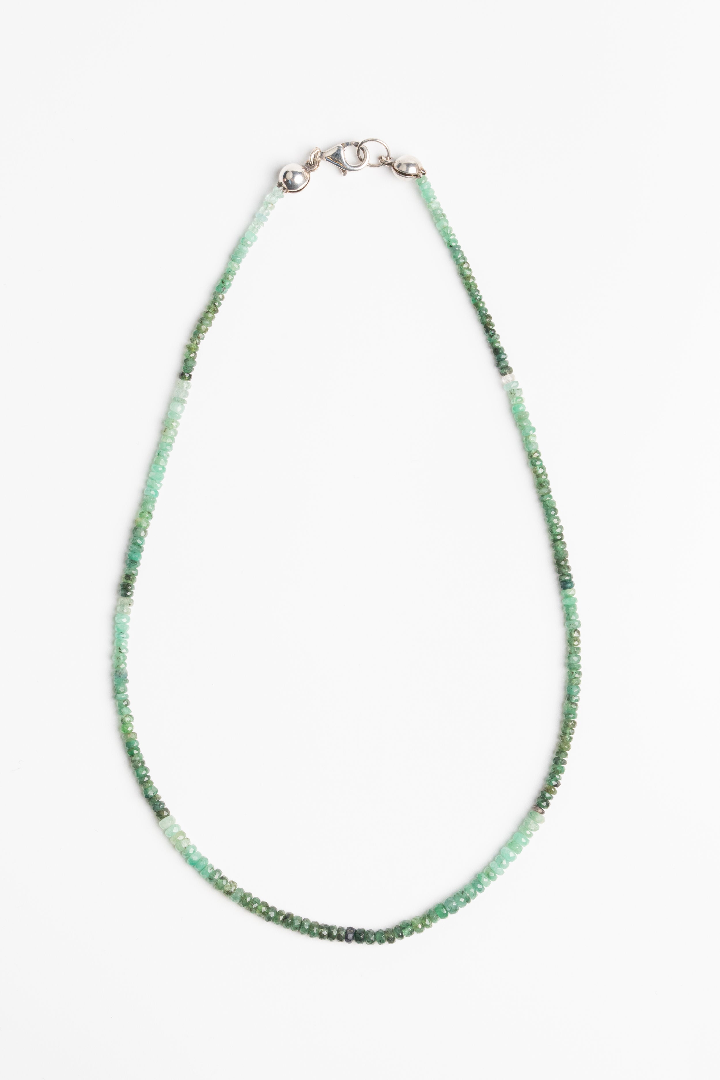 COLLAR ESMERALDA MULTICOLOR: La variedad de verdes.