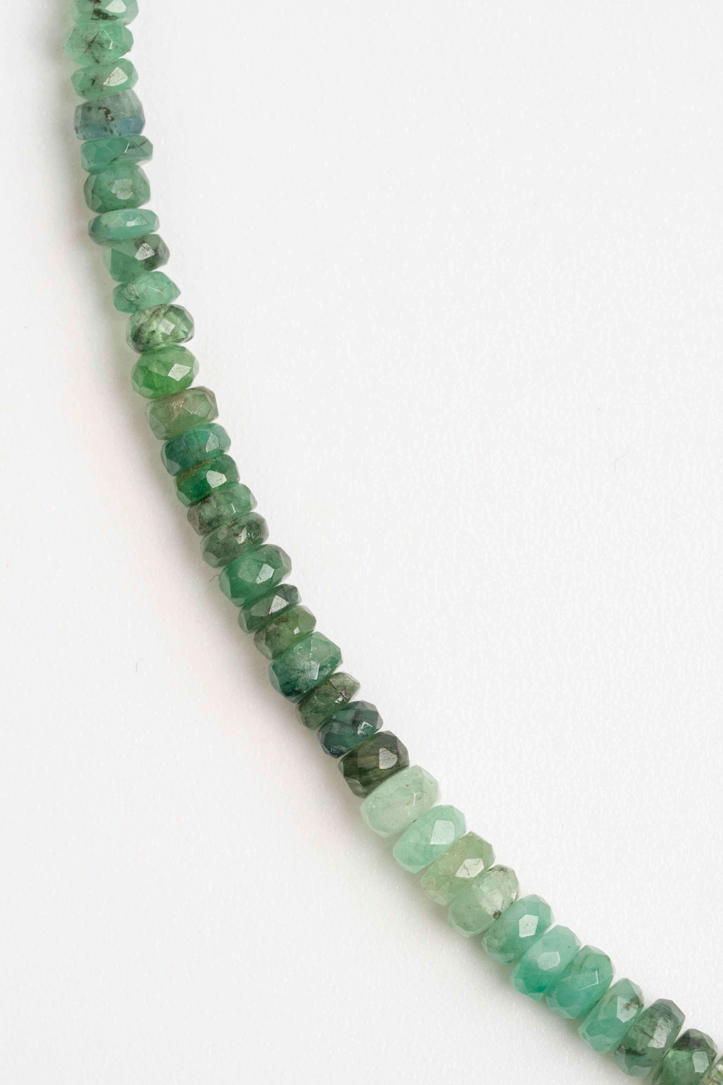 COLLAR ESMERALDA MULTICOLOR: La variedad de verdes.