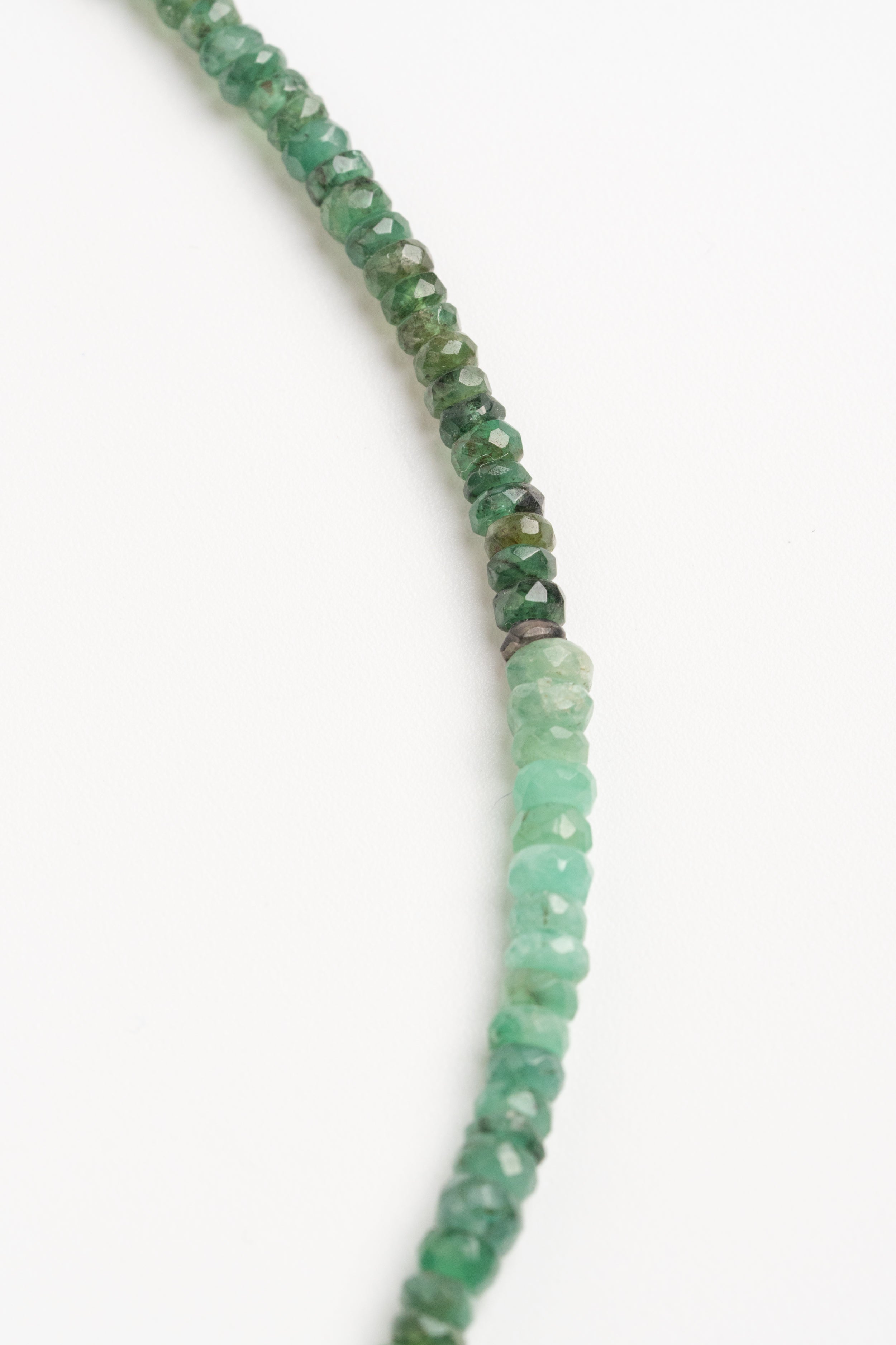 COLLAR ESMERALDA MULTICOLOR: La variedad de verdes.