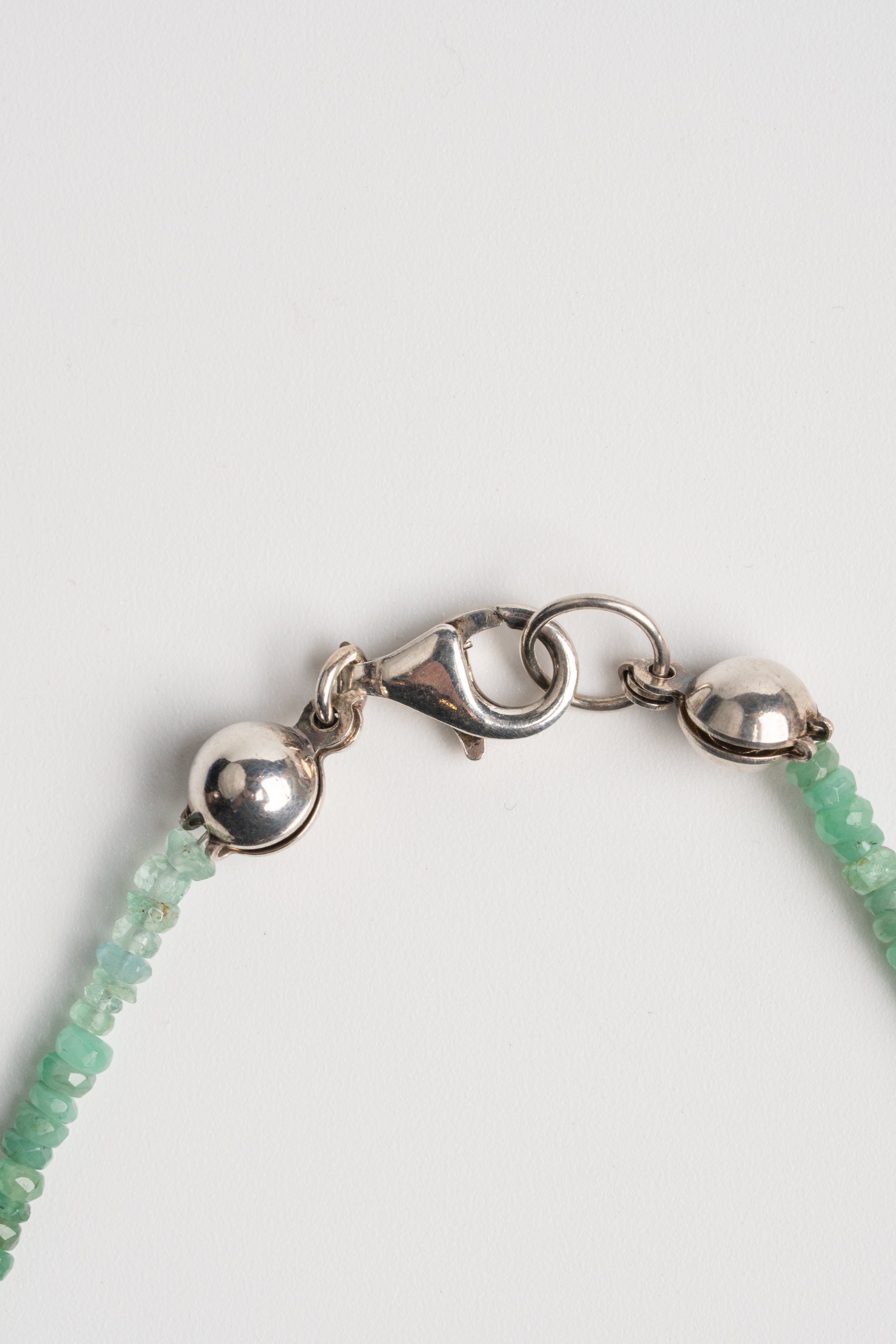 COLLAR ESMERALDA MULTICOLOR: La variedad de verdes.