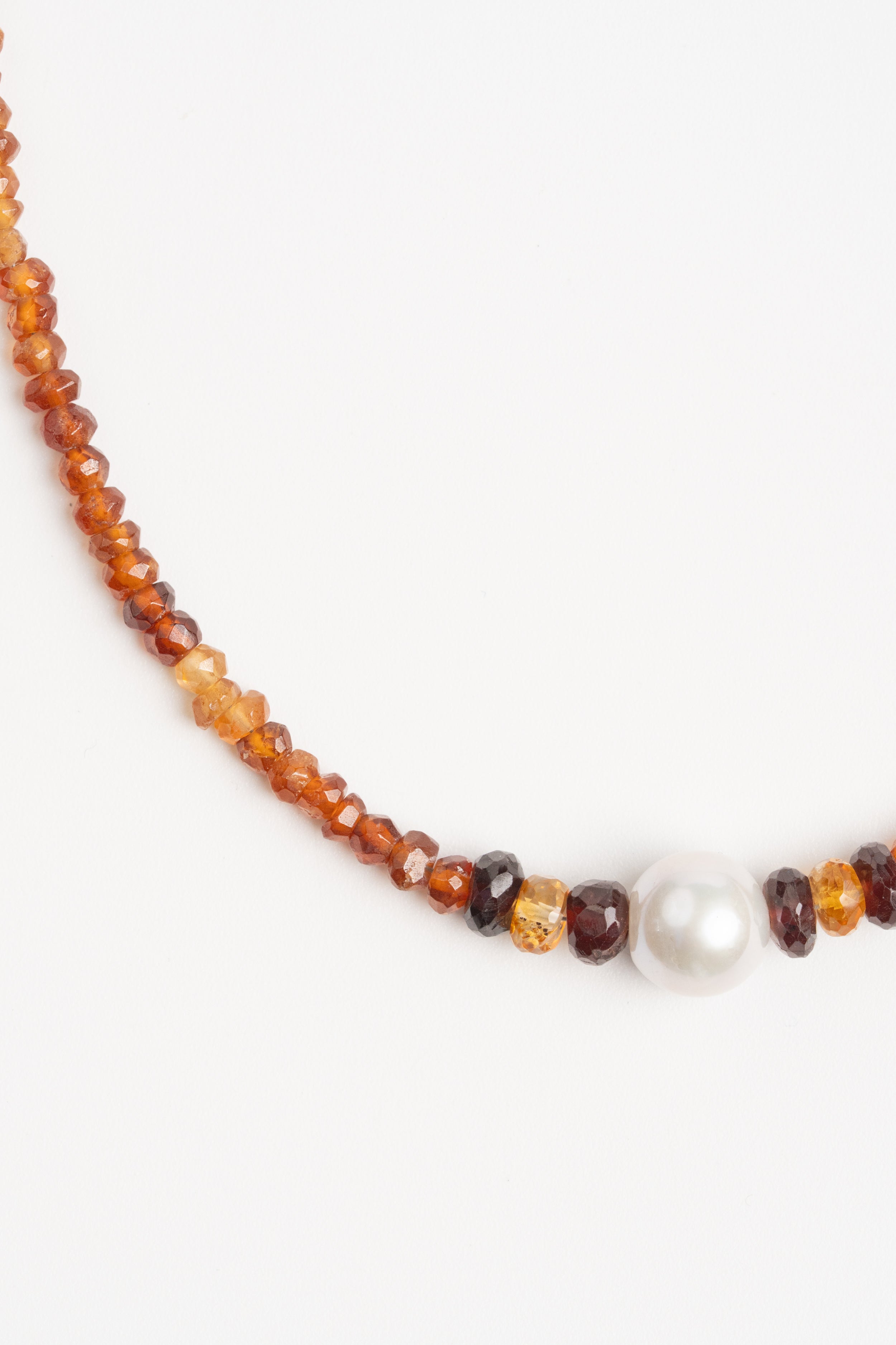 COLLAR HESONITE GRANATE CON PERLA