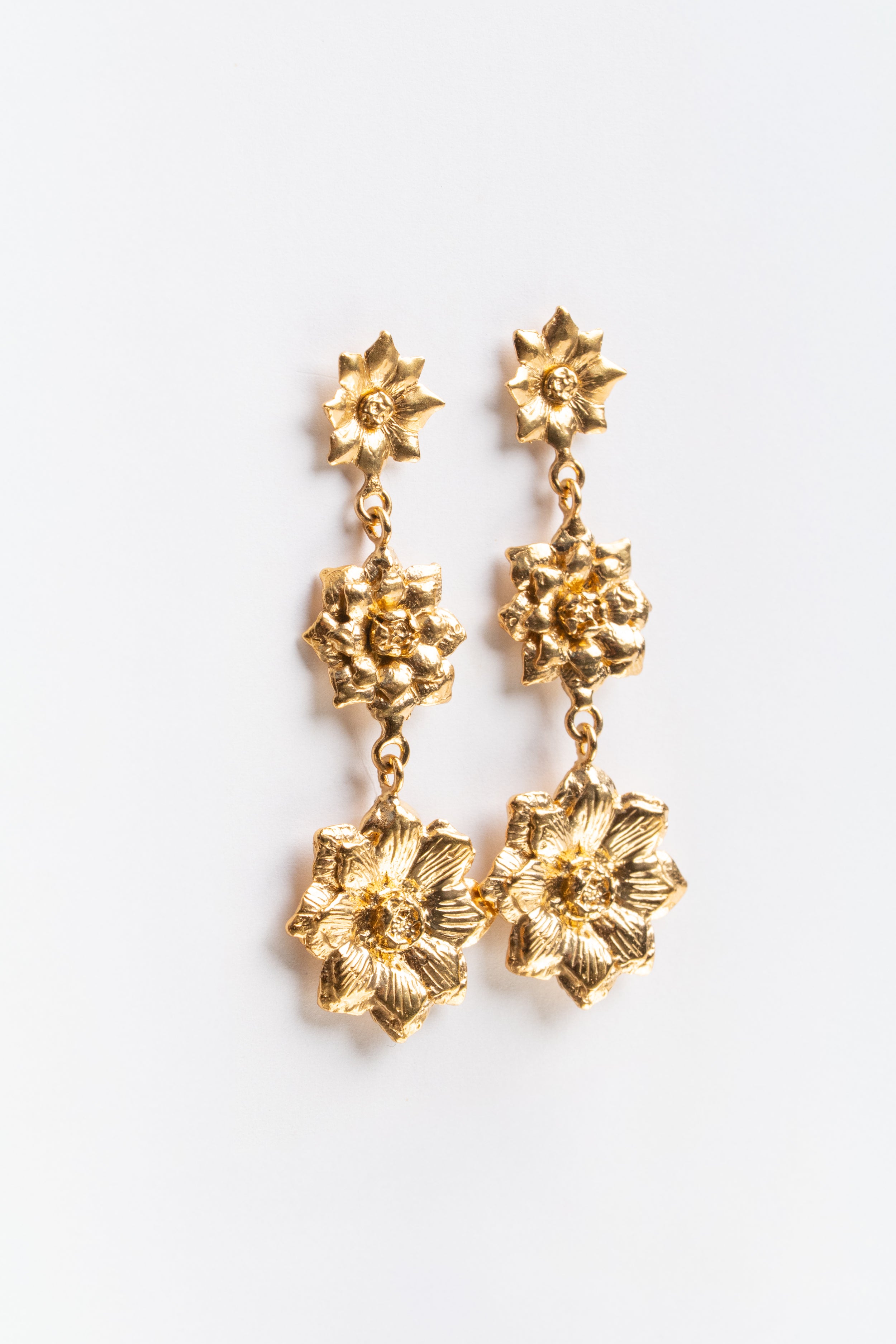 ARETES TRES FLORES: La Naturaleza en oro