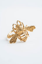 ANILLO ABEJORRO MEDIANO: El zumbido dorado de la vitalidad.