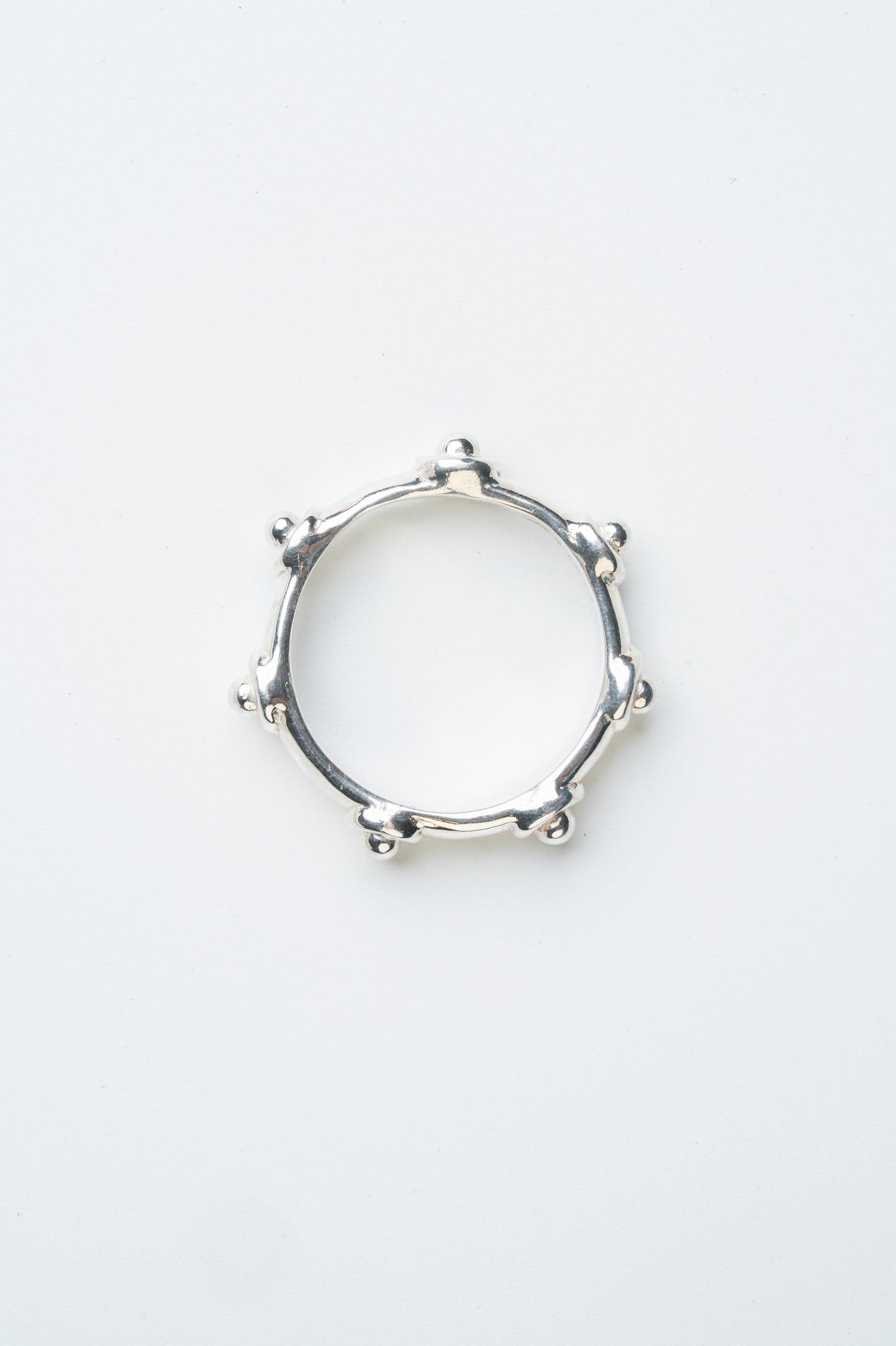 Anti-Stress Ring: The golden refuge for your inner stillness.