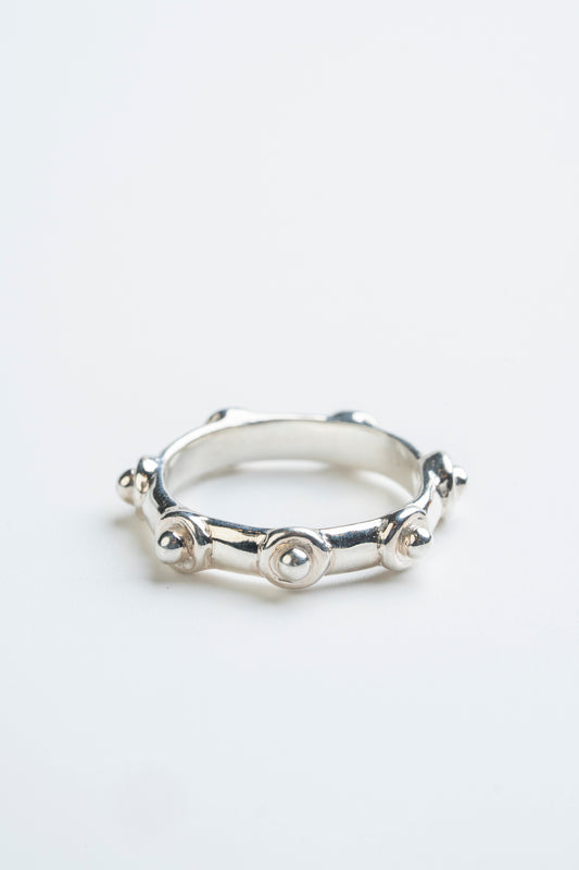 Anillo Antiestrés: El refugio dorado para tu quietud interior.