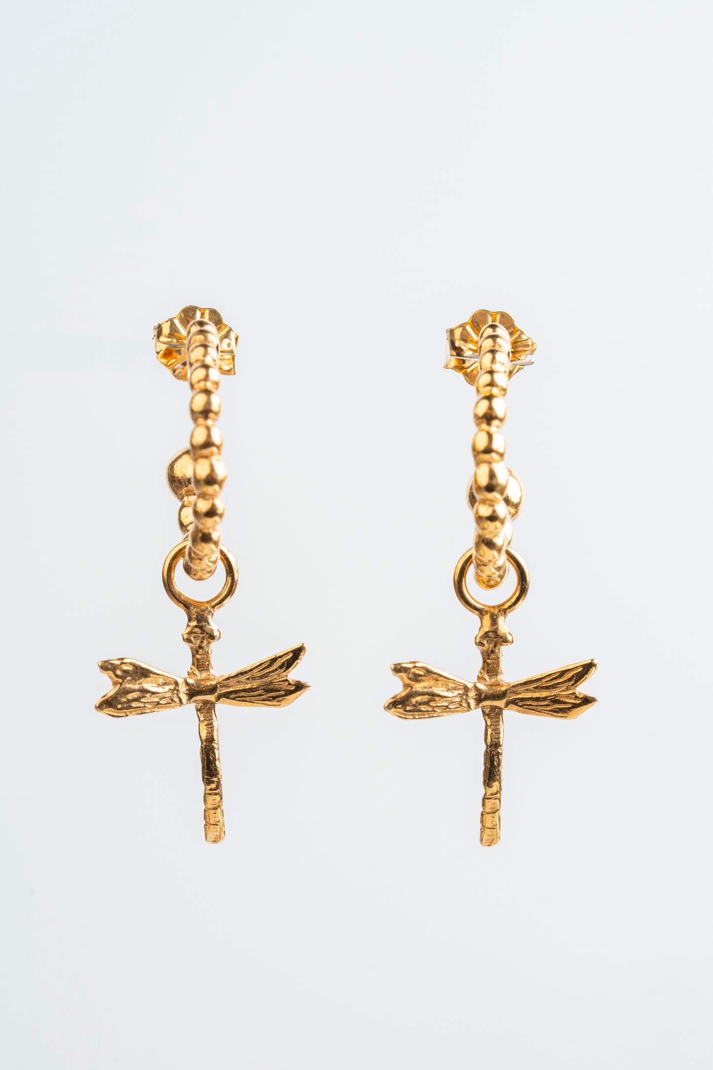 Libélula Make a Wish: El susurro dorado de los anhelos.