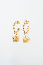 CORONA FLOR DE LIZ: Un legado dorado que adorna tu espíritu.