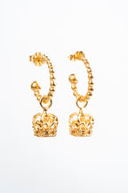 CORONA FLOR DE LIZ: Un legado dorado que adorna tu espíritu.