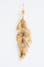 PLUMA HALCÓN MÓVIL: La danza dorada de los cielos en tu andar.