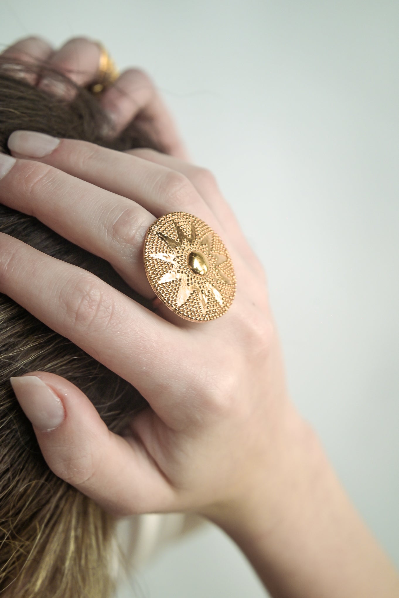 Anillo Hurtak: El Resplandor Ancestral en tu Mano