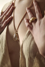 COLLAR CONFETTI CUARZO RUTILADO: El Hilo Dorado del Destino