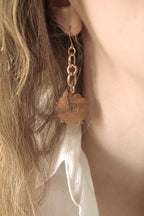 ARETE CAMPANOLA: El Susurro Dorado del Jardín Escondido