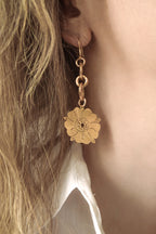 ARETE CAMPANOLA: El Susurro Dorado del Jardín Escondido