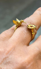 ANILLO COLIBRÍ EN FLOR: El Instante Eterno de la Naturaleza