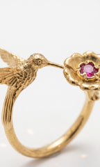 ANILLO COLIBRÍ EN FLOR: El Instante Eterno de la Naturaleza