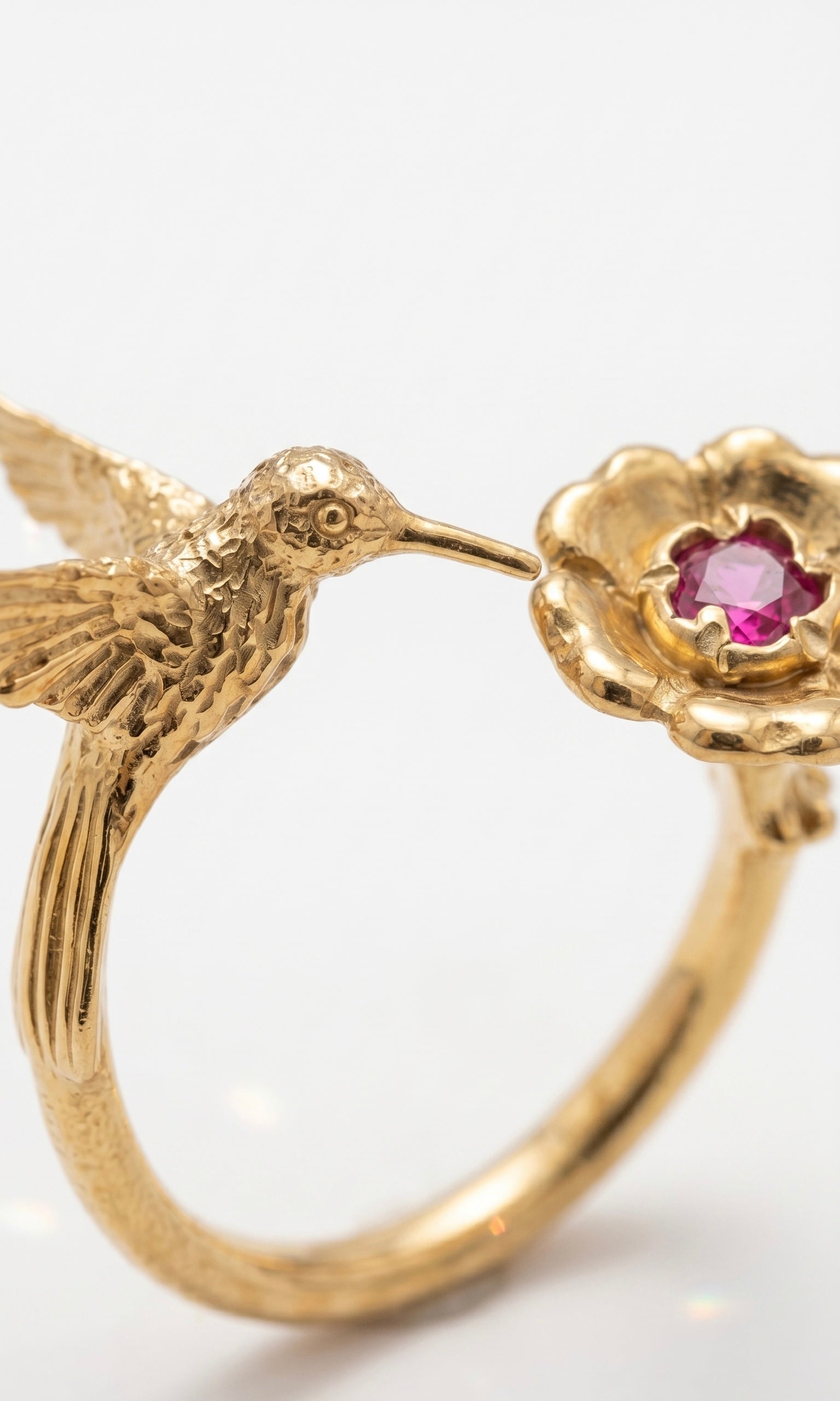 ANILLO COLIBRÍ EN FLOR: El Instante Eterno de la Naturaleza