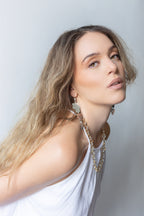 CADENA DOS-CINCO: El Ritmo Ancestral de la Luz y la Sombra