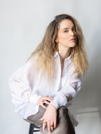 ARETE CAMPANOLA: El Susurro Dorado del Jardín Escondido