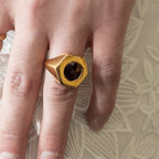 ANILLO HEXAGONAL GRANATE: El Corazón Ardiente de la Tierra Ancestral
