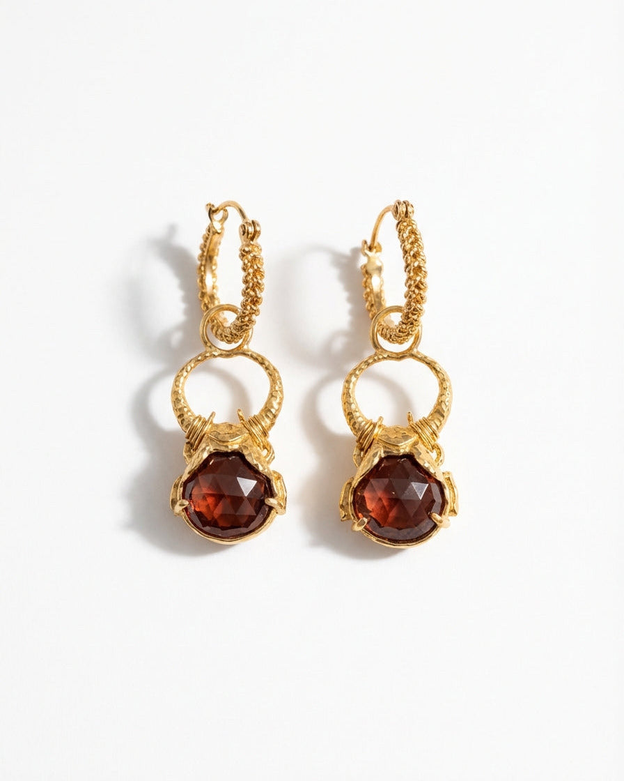 ARETES ESCARABAJO TORO: Fuerza ancestral en oro