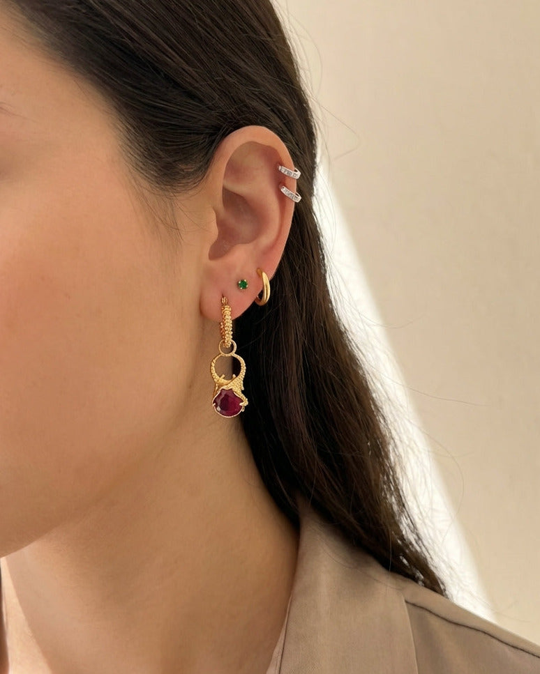 ARETES ESCARABAJO TORO: Fuerza ancestral en oro